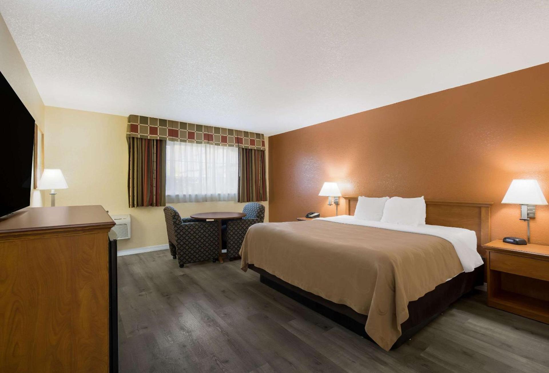 Quality Inn & Suites Medford Airport photo 14
