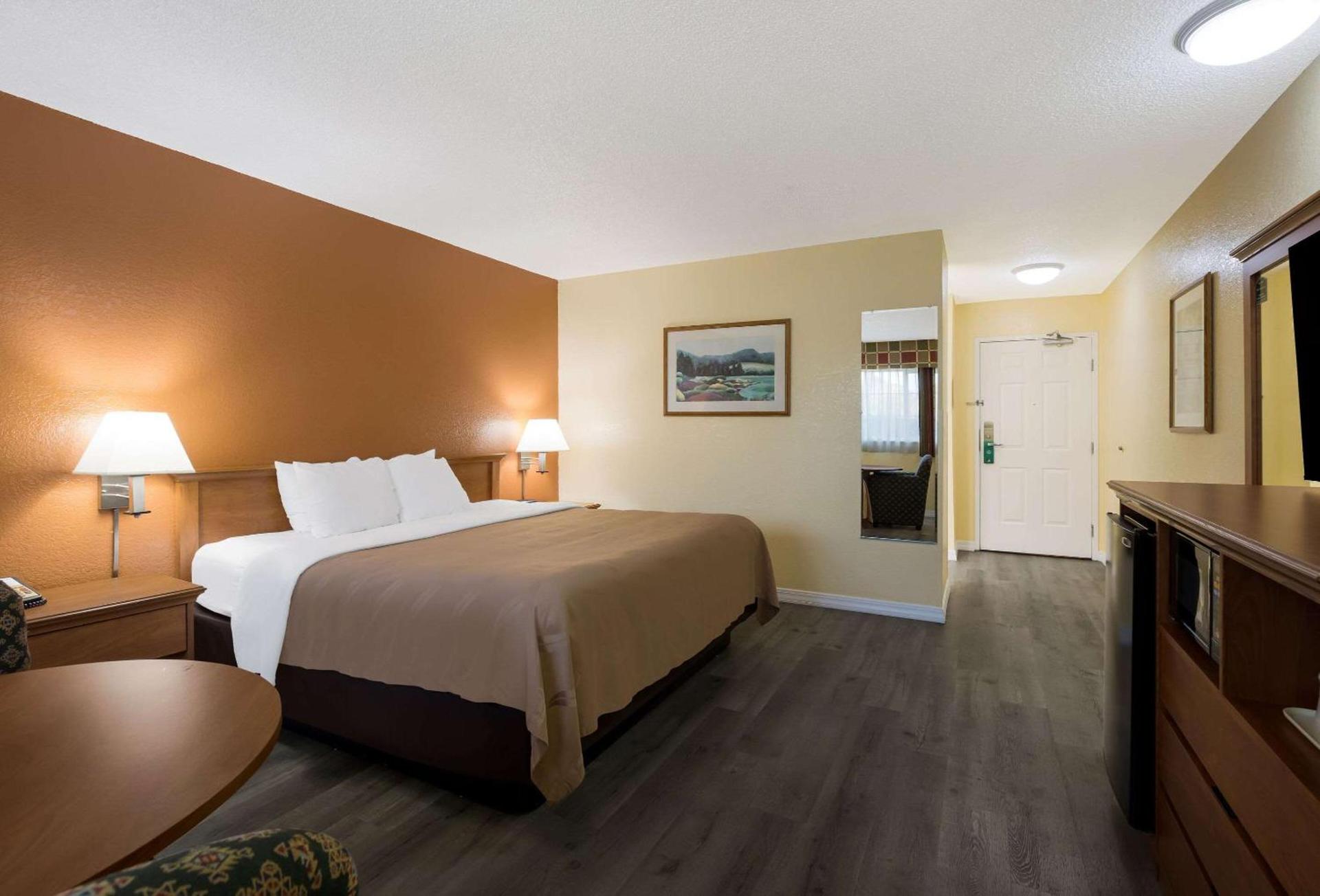 Quality Inn & Suites Medford Airport photo 15
