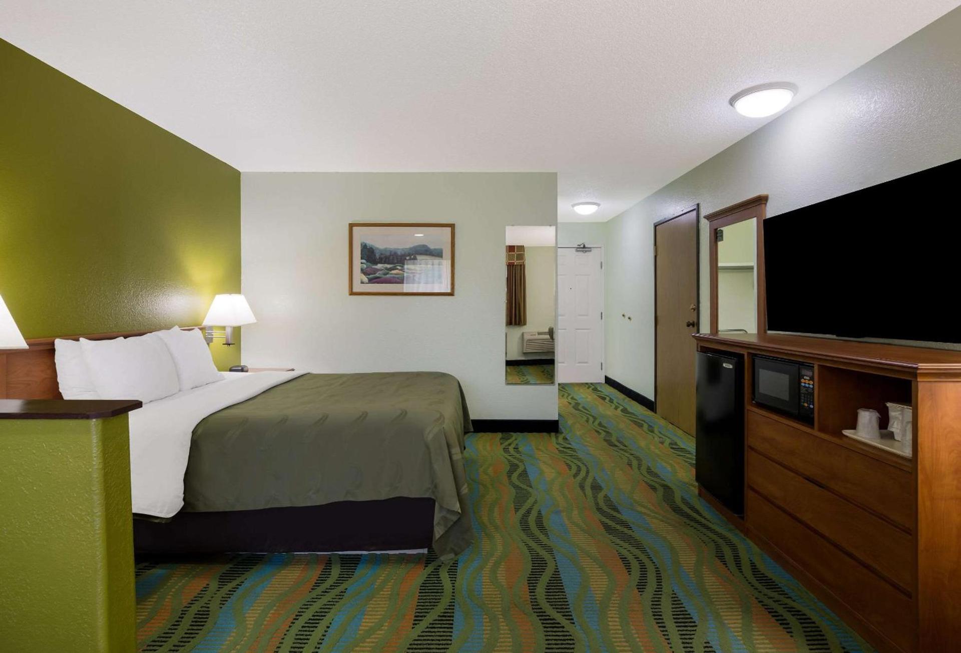 Quality Inn & Suites Medford Airport photo 20