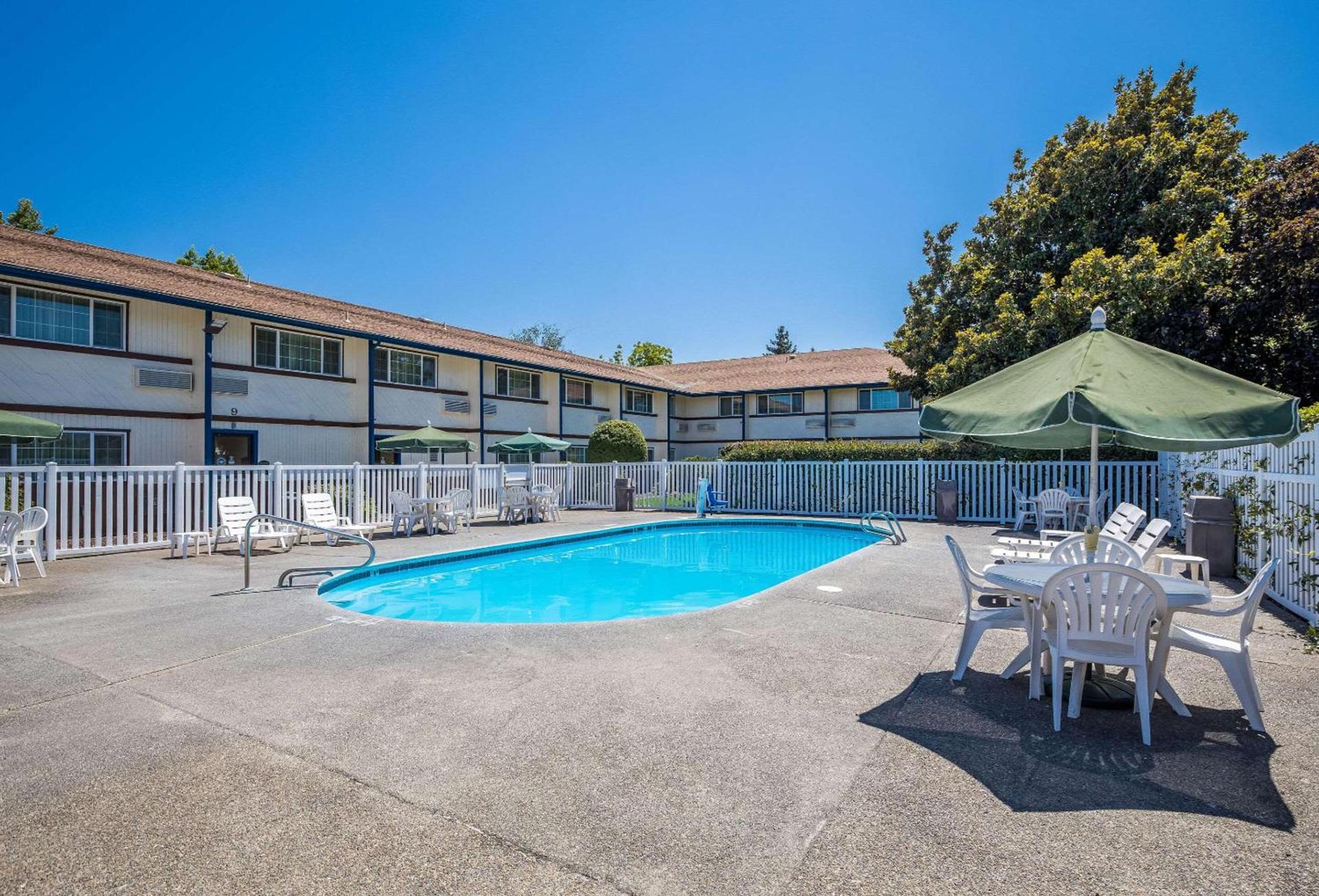 Quality Inn & Suites Medford Airport photo 26