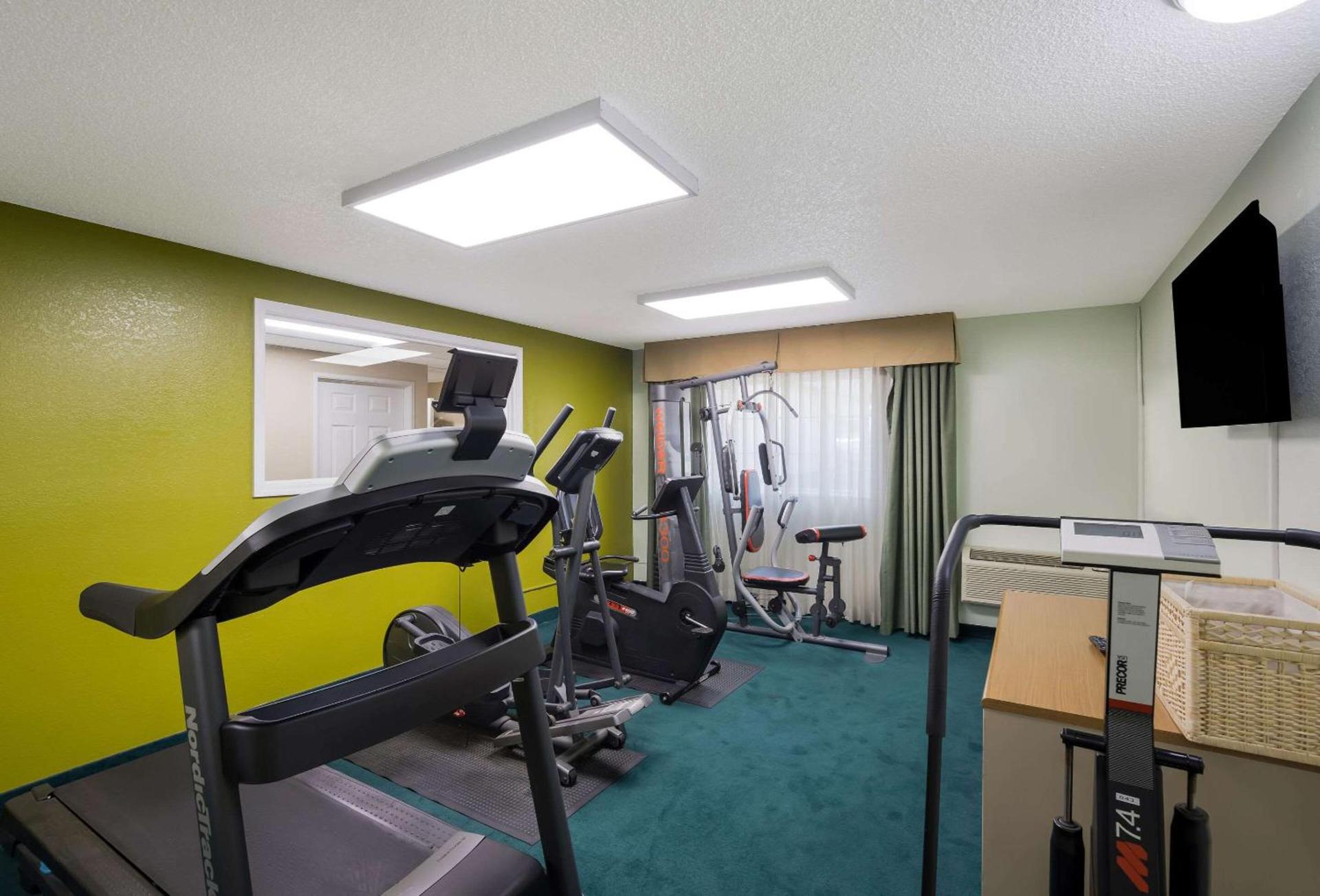 Quality Inn & Suites Medford Airport photo 27