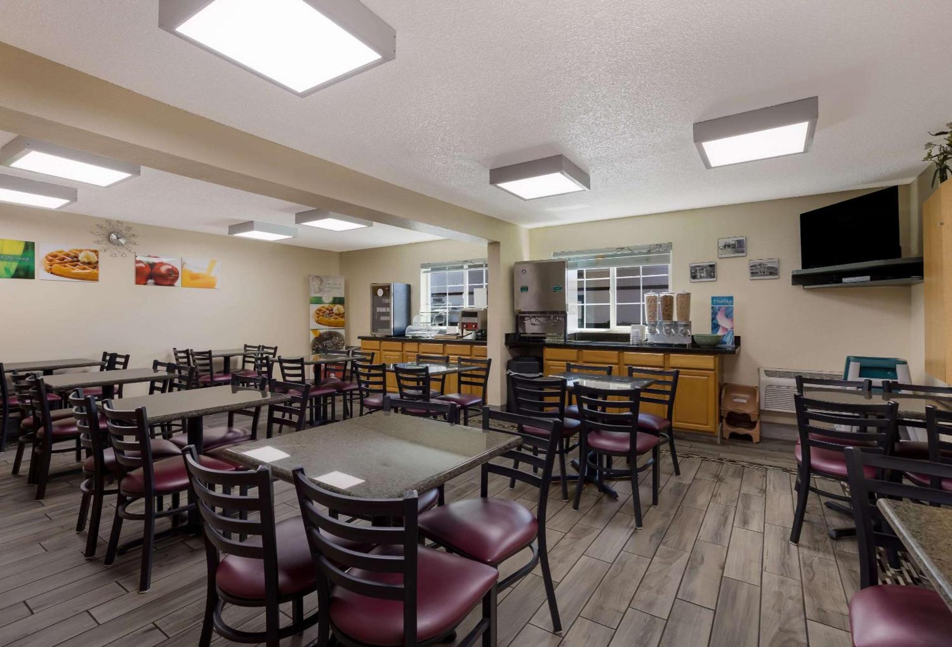 Quality Inn & Suites Medford Airport photo 29