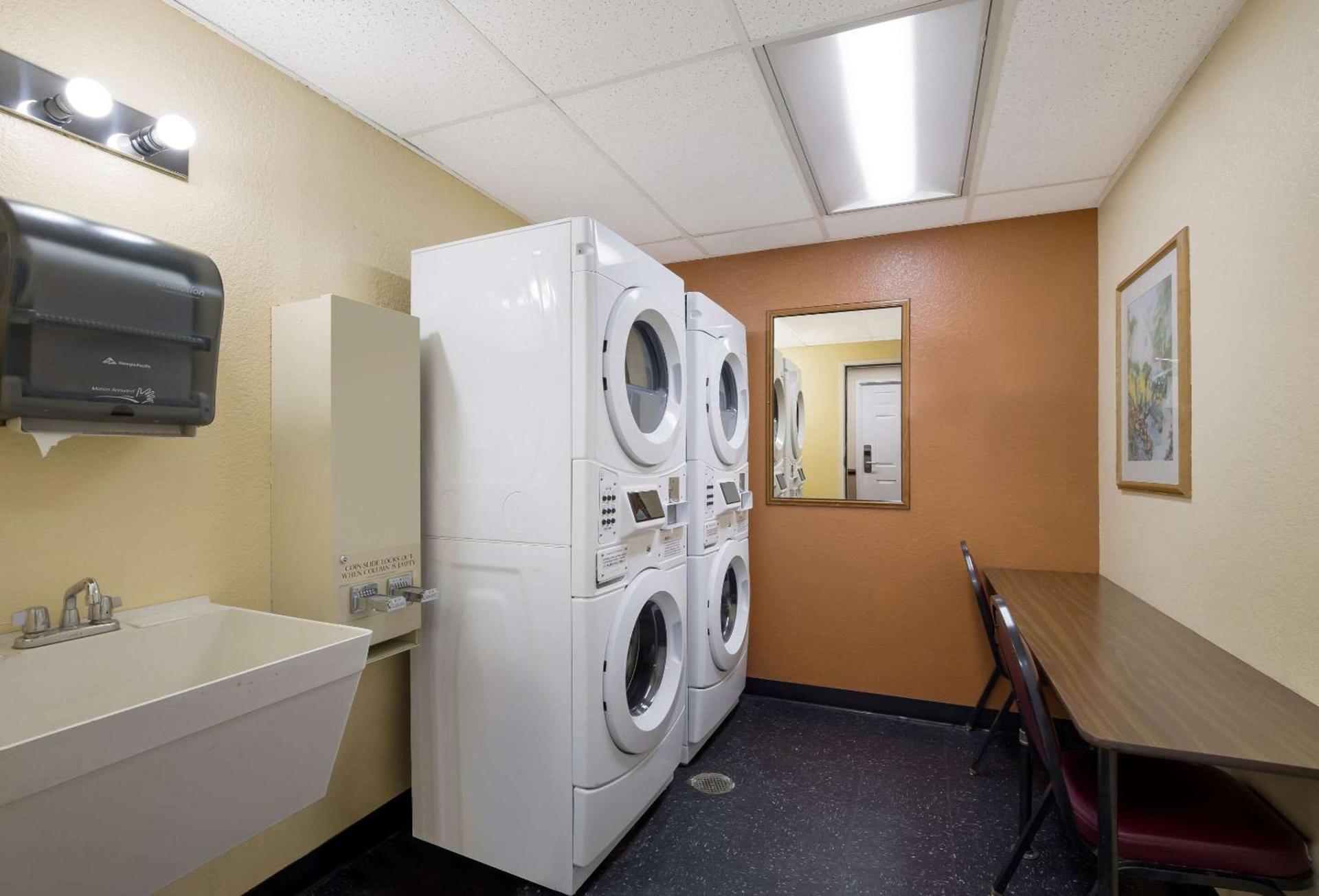 Quality Inn & Suites Medford Airport photo 31