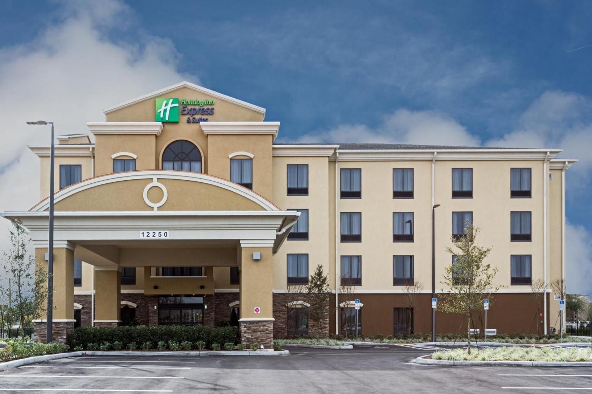 Holiday Inn Express Hotel & Suites Orlando East-UCF Area by IHG photo 1
