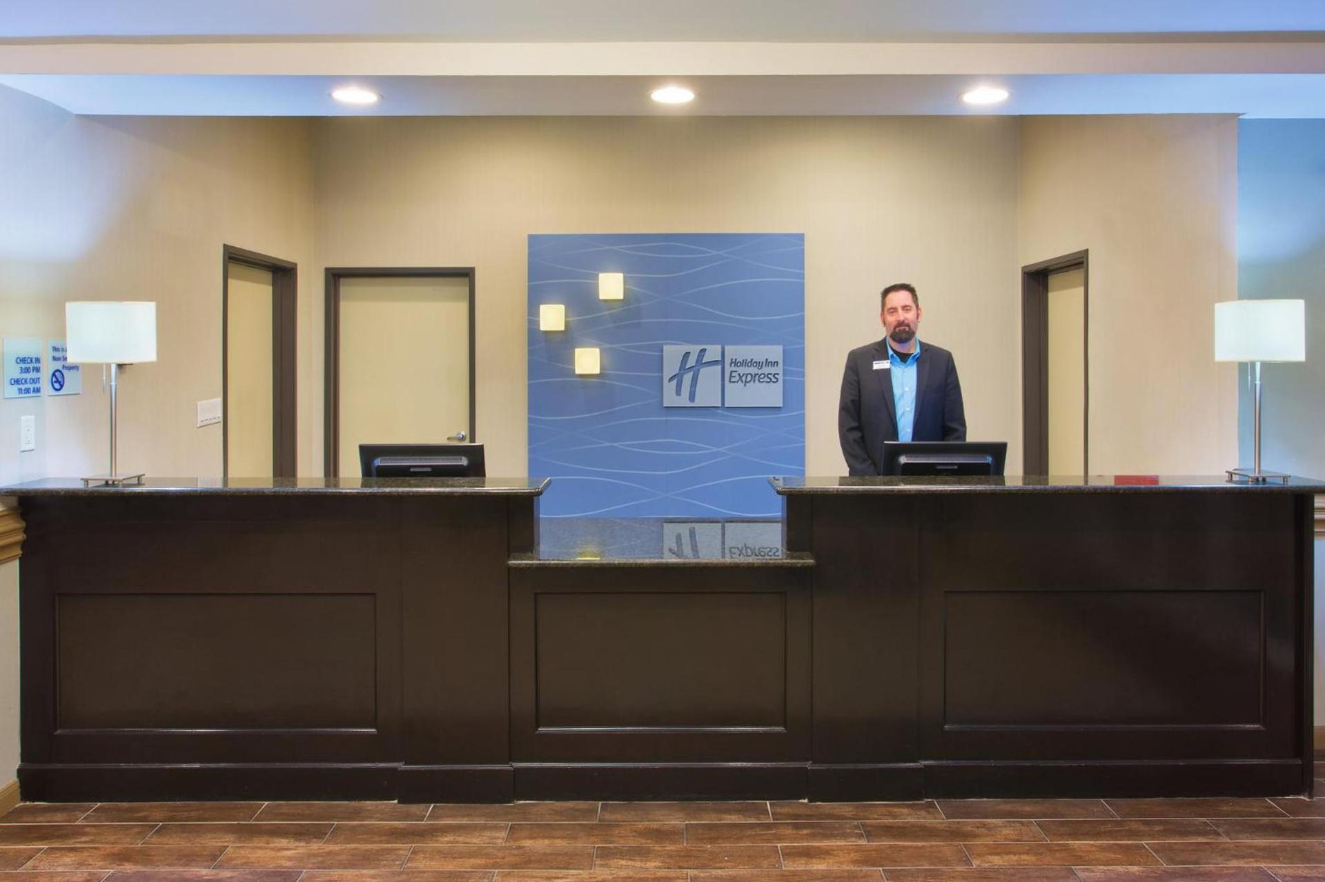 Holiday Inn Express Hotel & Suites Alvarado by IHG photo 10