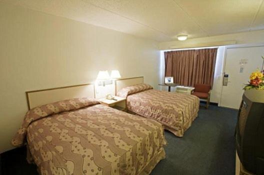 Days Inn by Wyndham Charlotte University photo 17