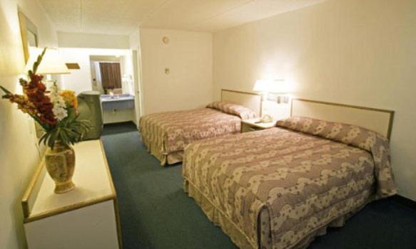 Days Inn by Wyndham Charlotte University photo 18