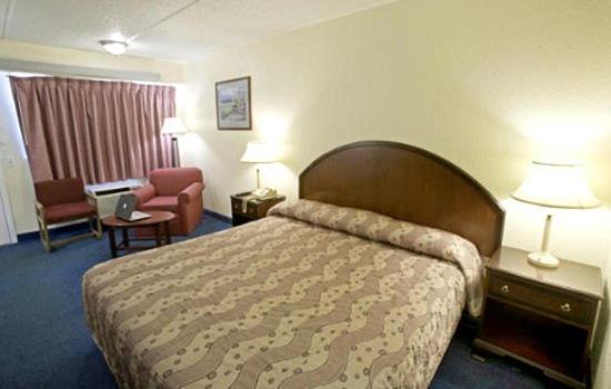Days Inn by Wyndham Charlotte University photo 19