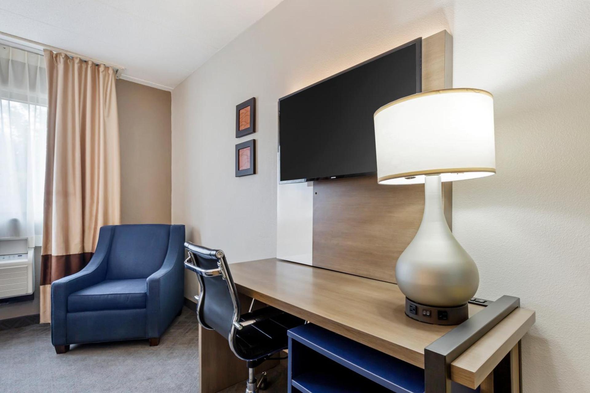 Comfort Inn Herndon-Reston photo 39