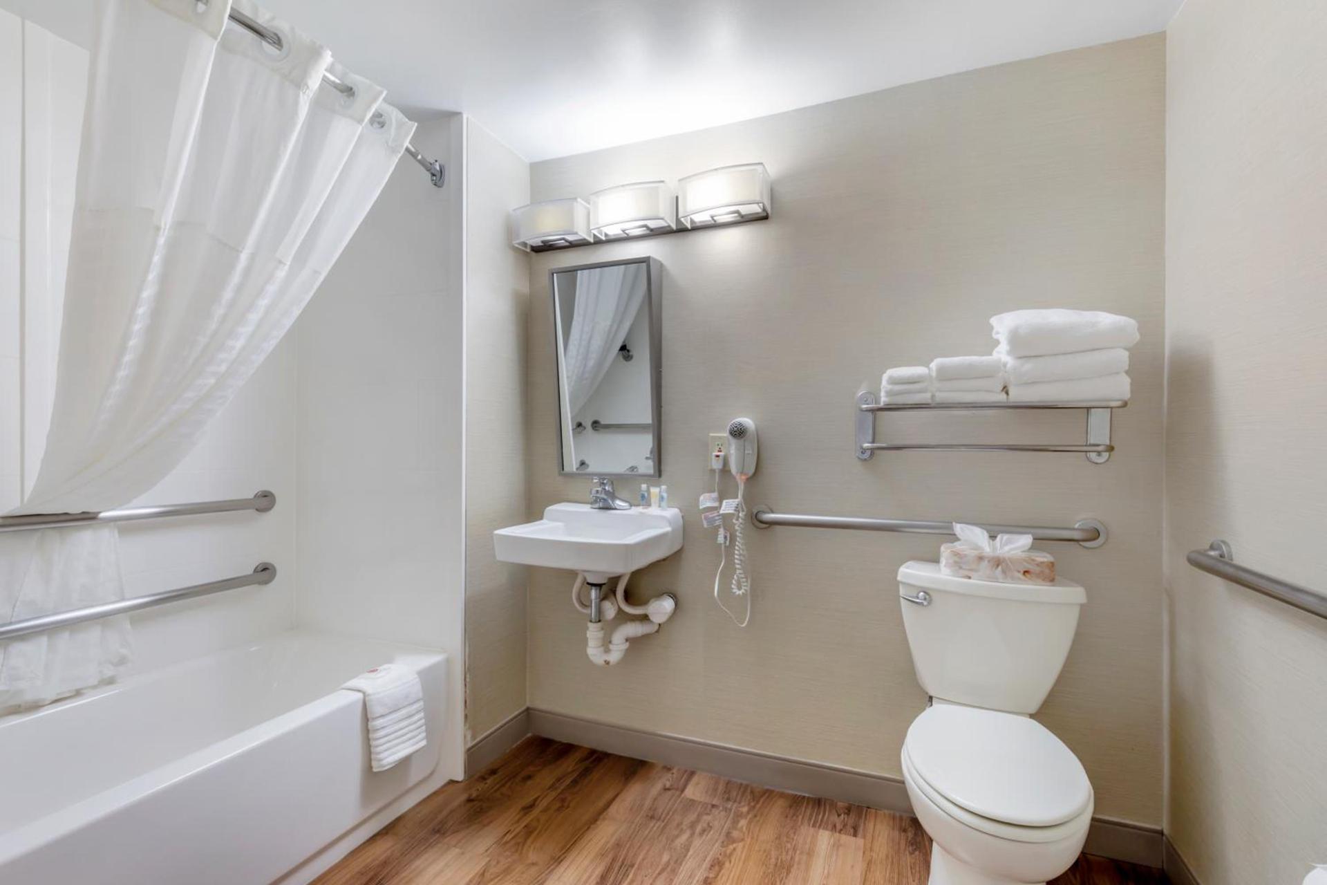 Comfort Inn Herndon-Reston photo 43