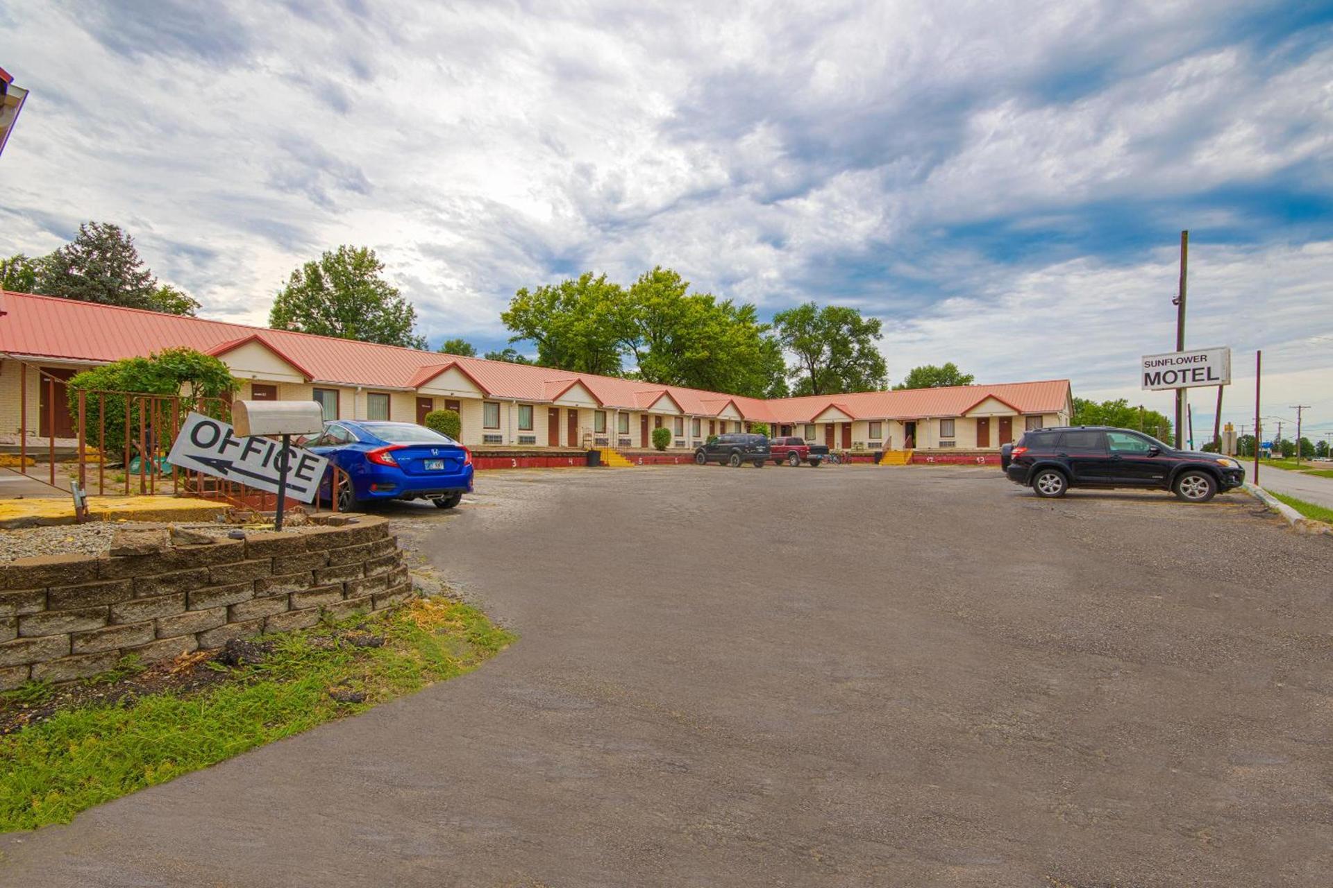 Sunflower Motel Hiawatha By OYO photo 2