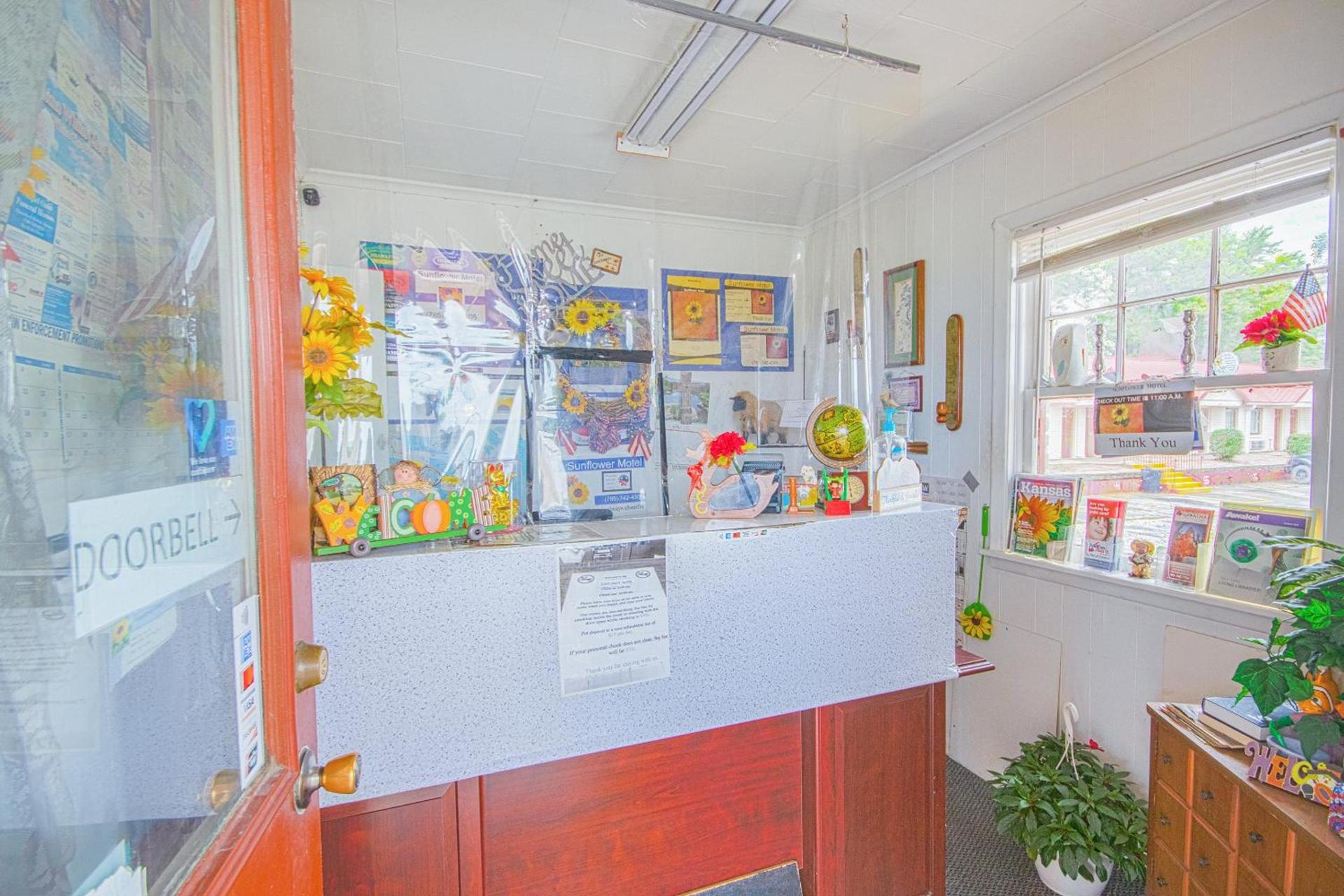 Sunflower Motel Hiawatha By OYO photo 9