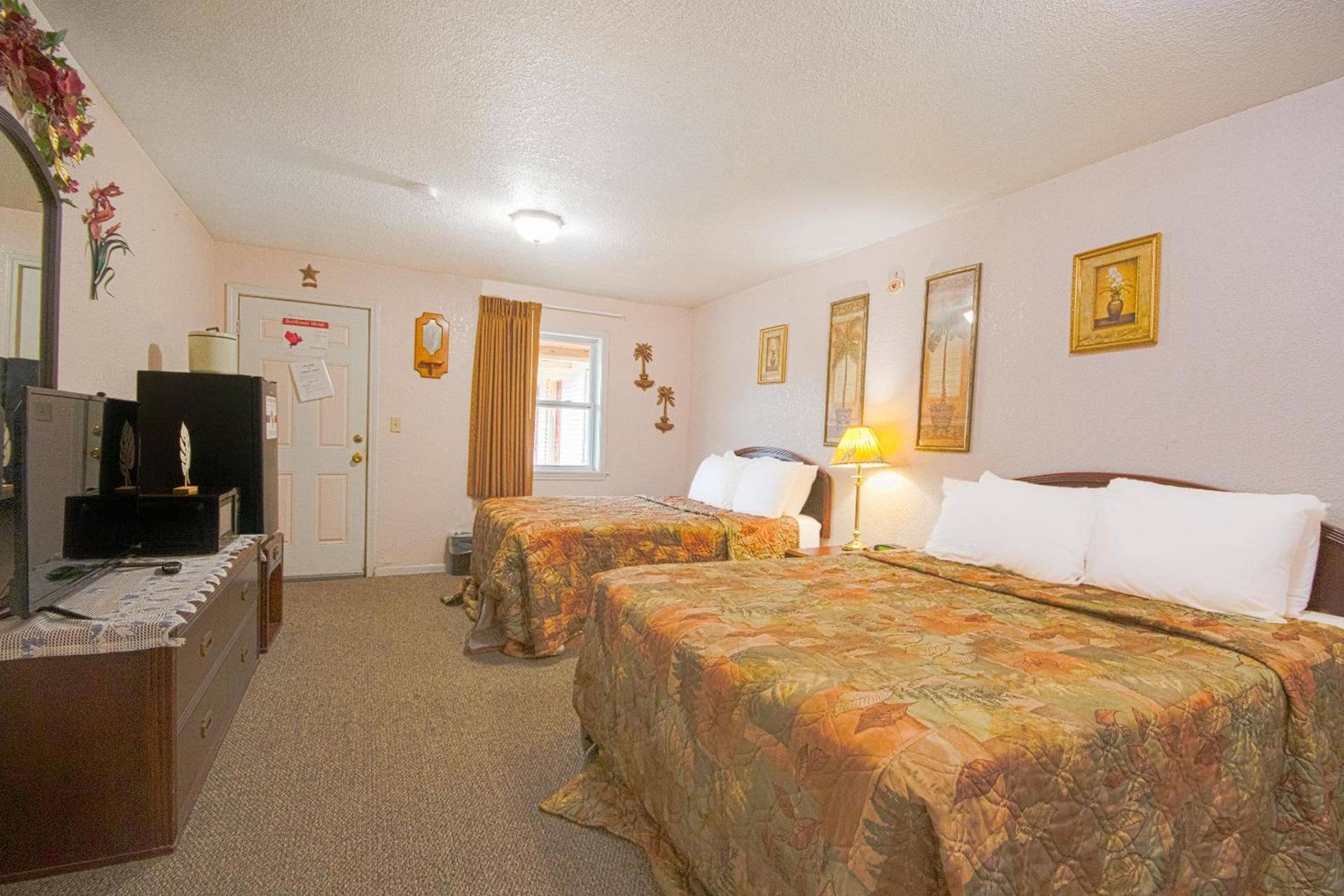 Sunflower Motel Hiawatha By OYO photo 17