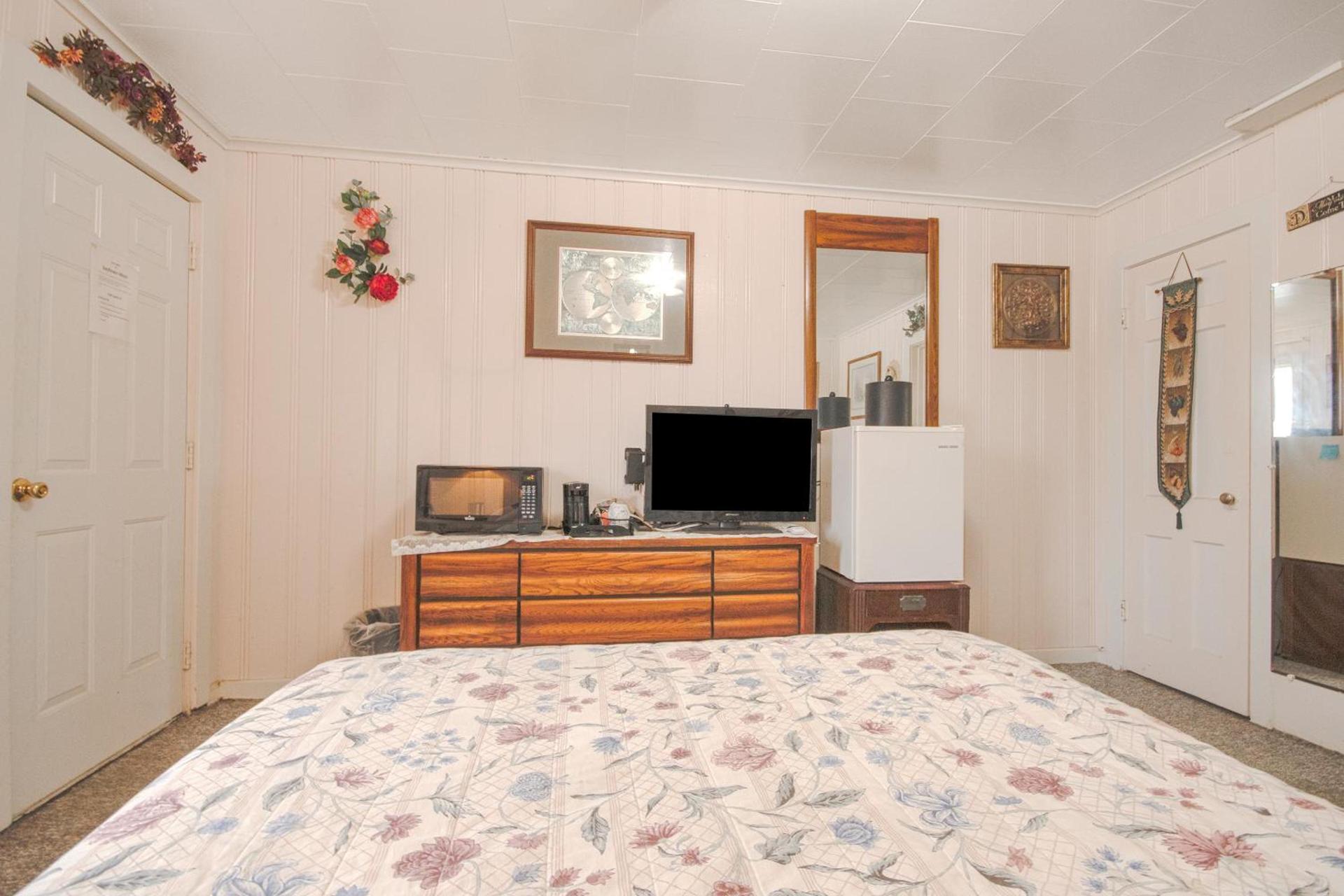 Sunflower Motel Hiawatha By OYO photo 35