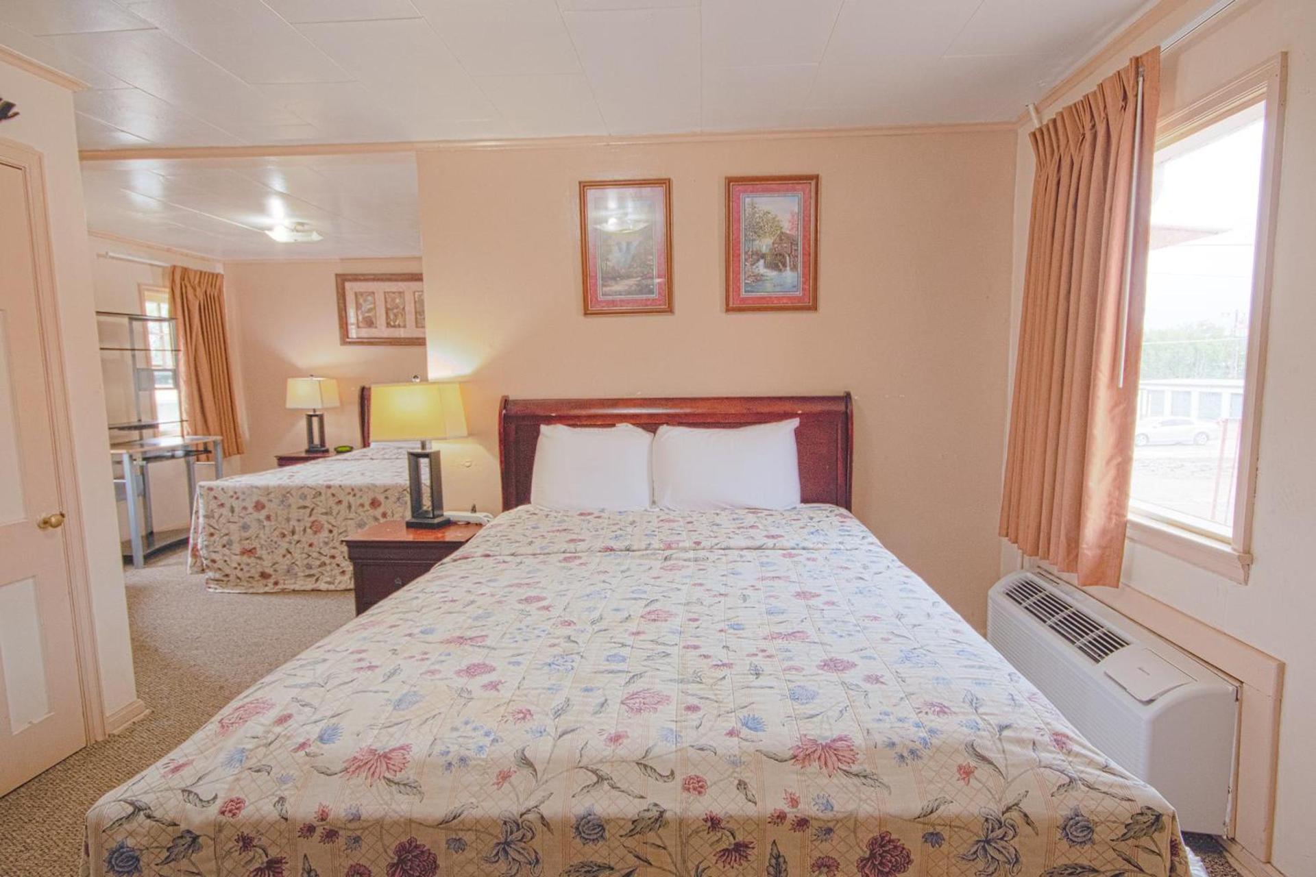 Sunflower Motel Hiawatha By OYO photo 43