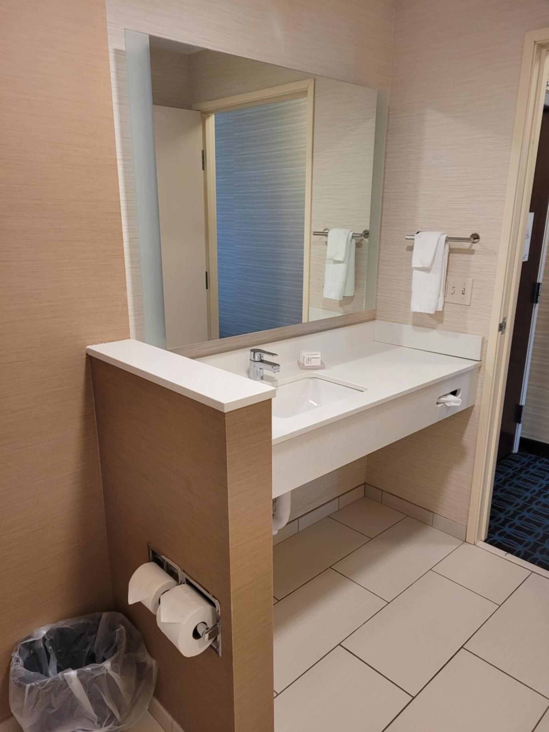 Fairfield Inn & Suites by Marriott Butte photo 37