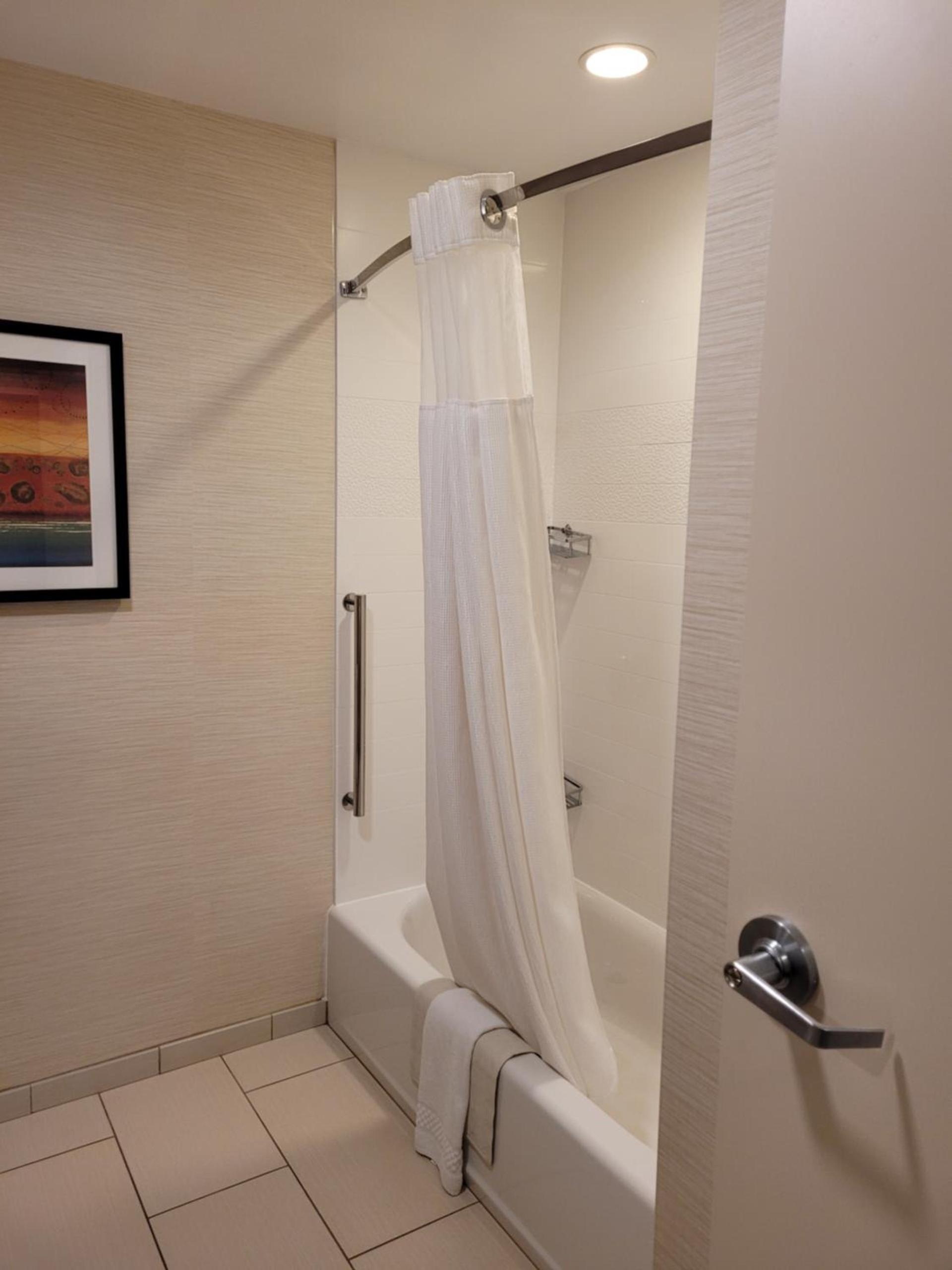 Fairfield Inn & Suites by Marriott Butte photo 43
