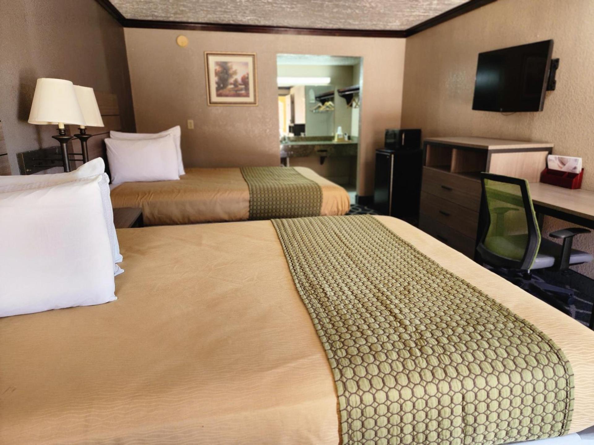 Executive inn photo 2