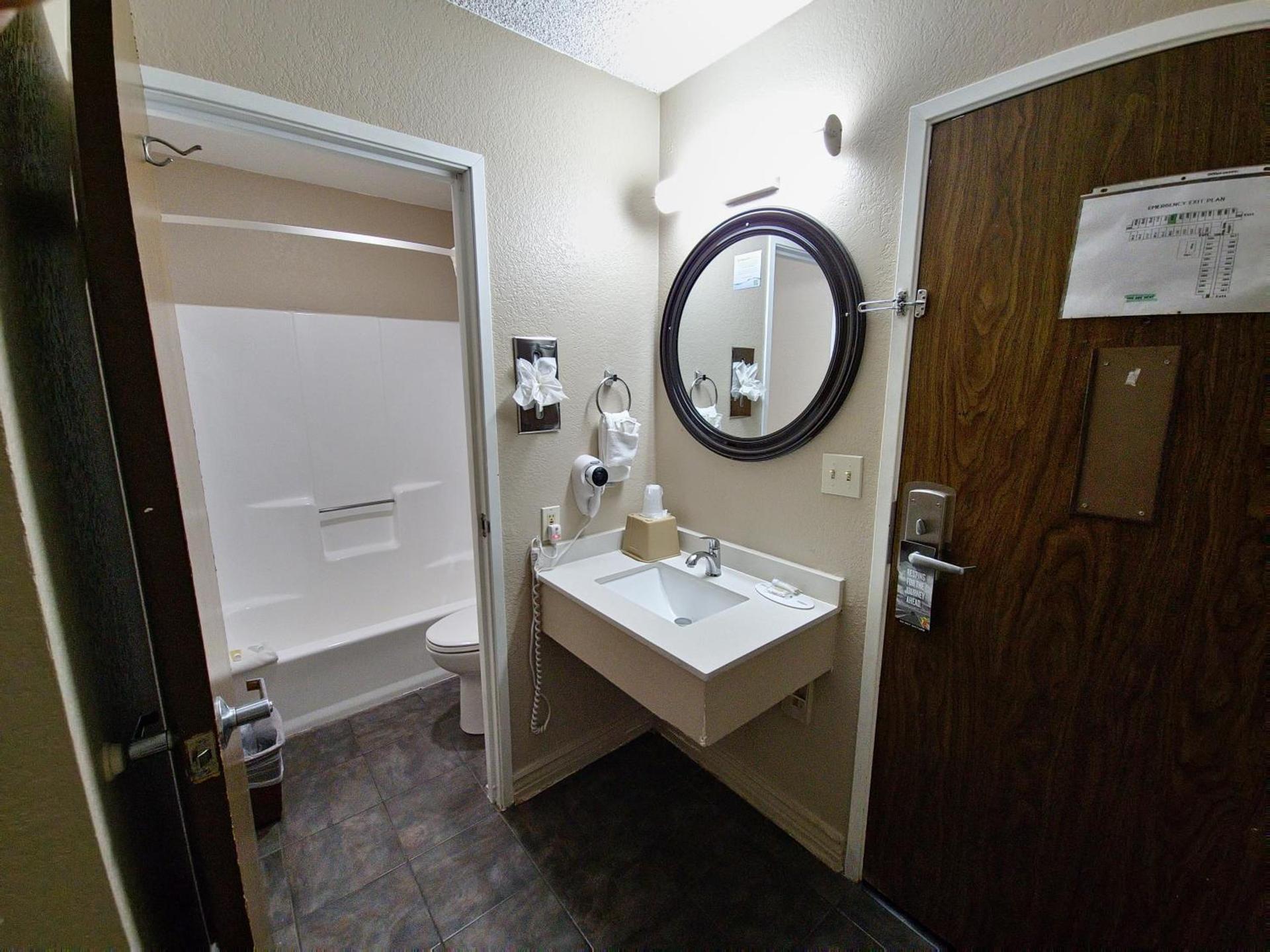 Super 8 by Wyndham Goodyear/Phoenix Area photo 56