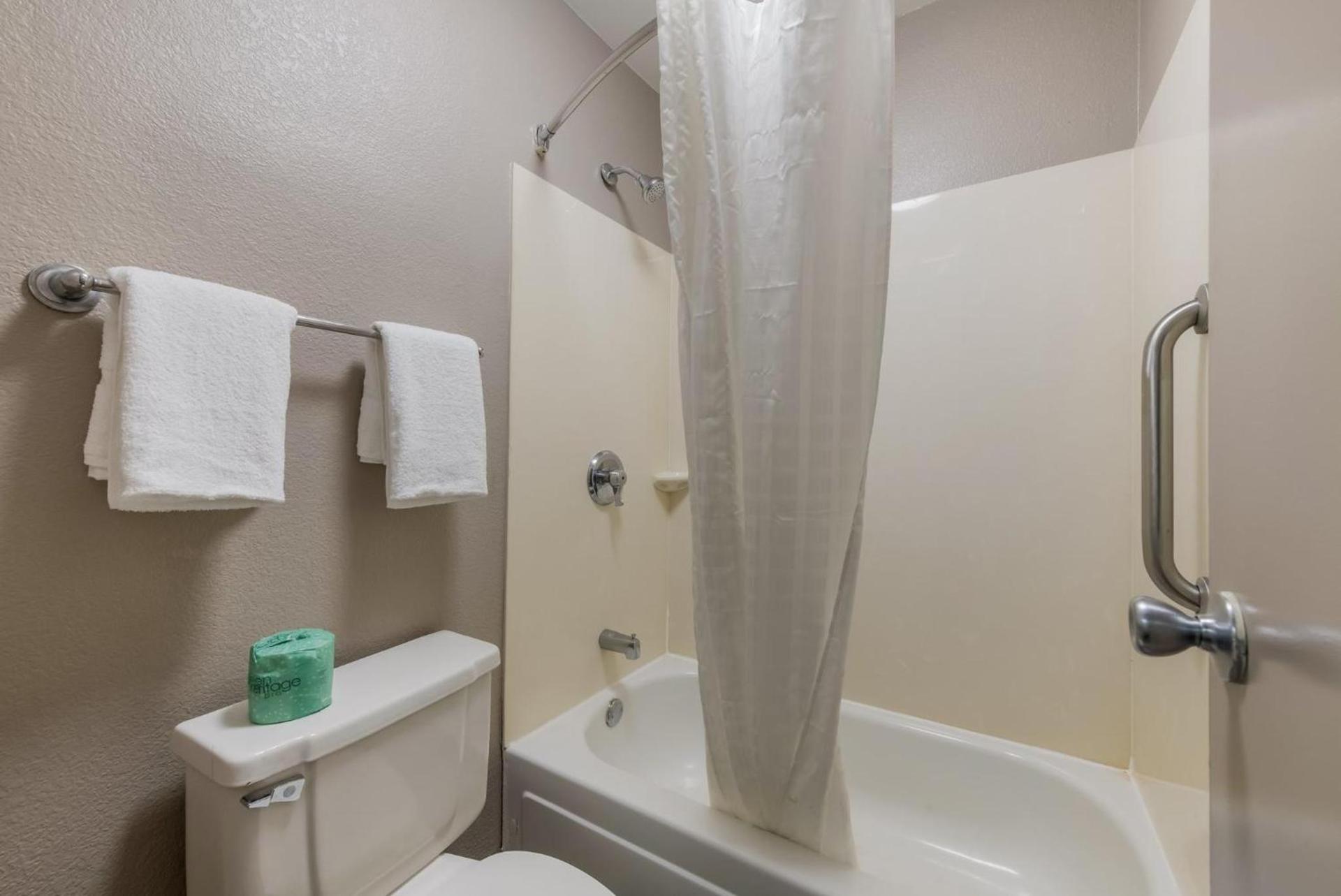 Red Roof Inn Hickory photo 33