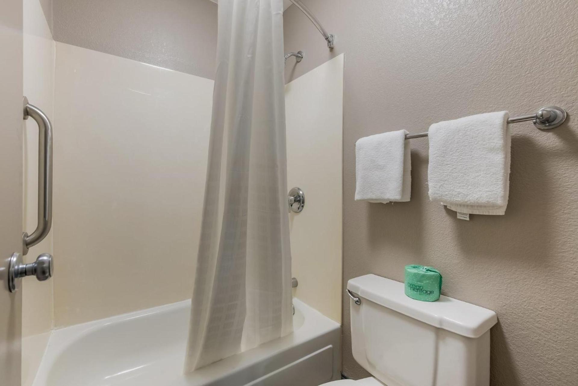 Red Roof Inn Hickory photo 32