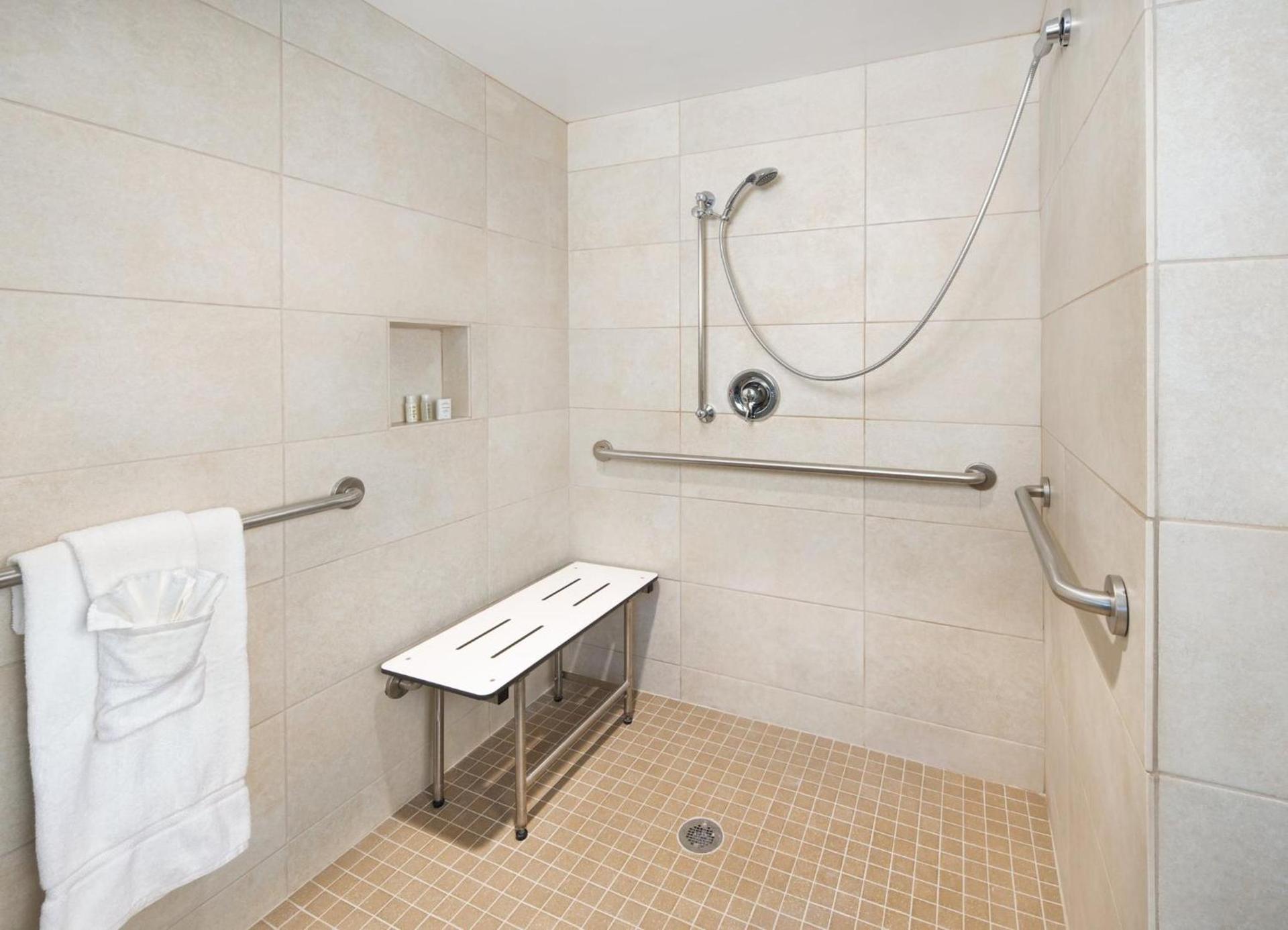 Hotel Indigo Cleveland Beachwood by IHG photo 16