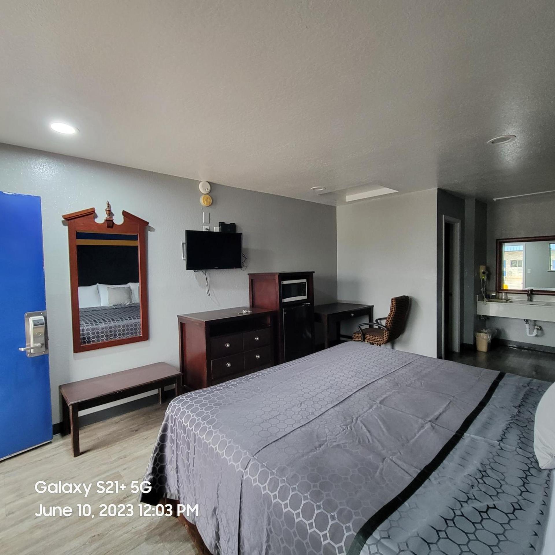 Coachman's Inn & Suites photo 7