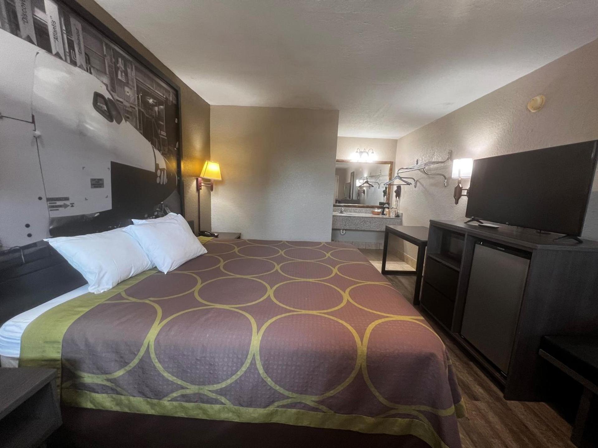 Super 8 by Wyndham La Marque TX/Texas City Area photo 18