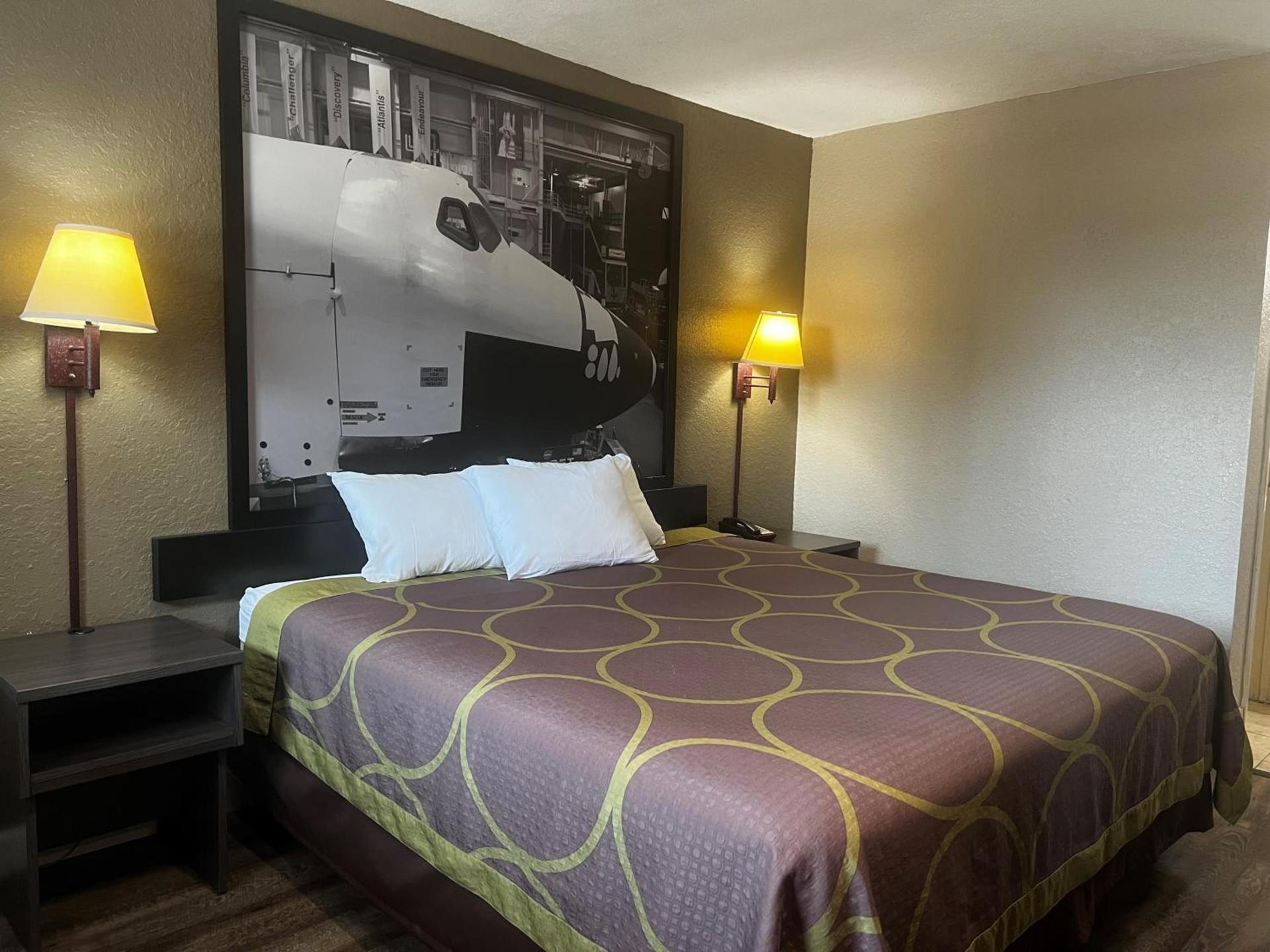 Super 8 by Wyndham La Marque TX/Texas City Area photo 17
