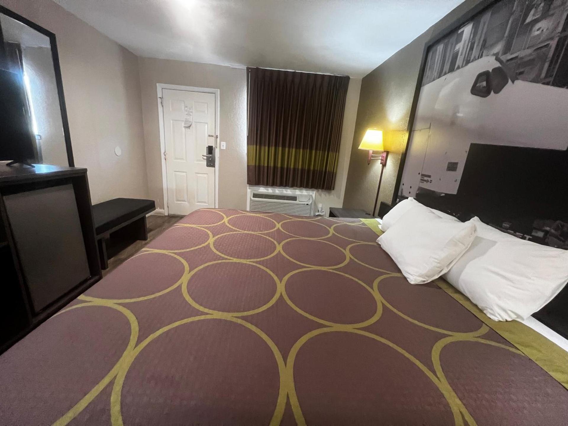 Super 8 by Wyndham La Marque TX/Texas City Area photo 15