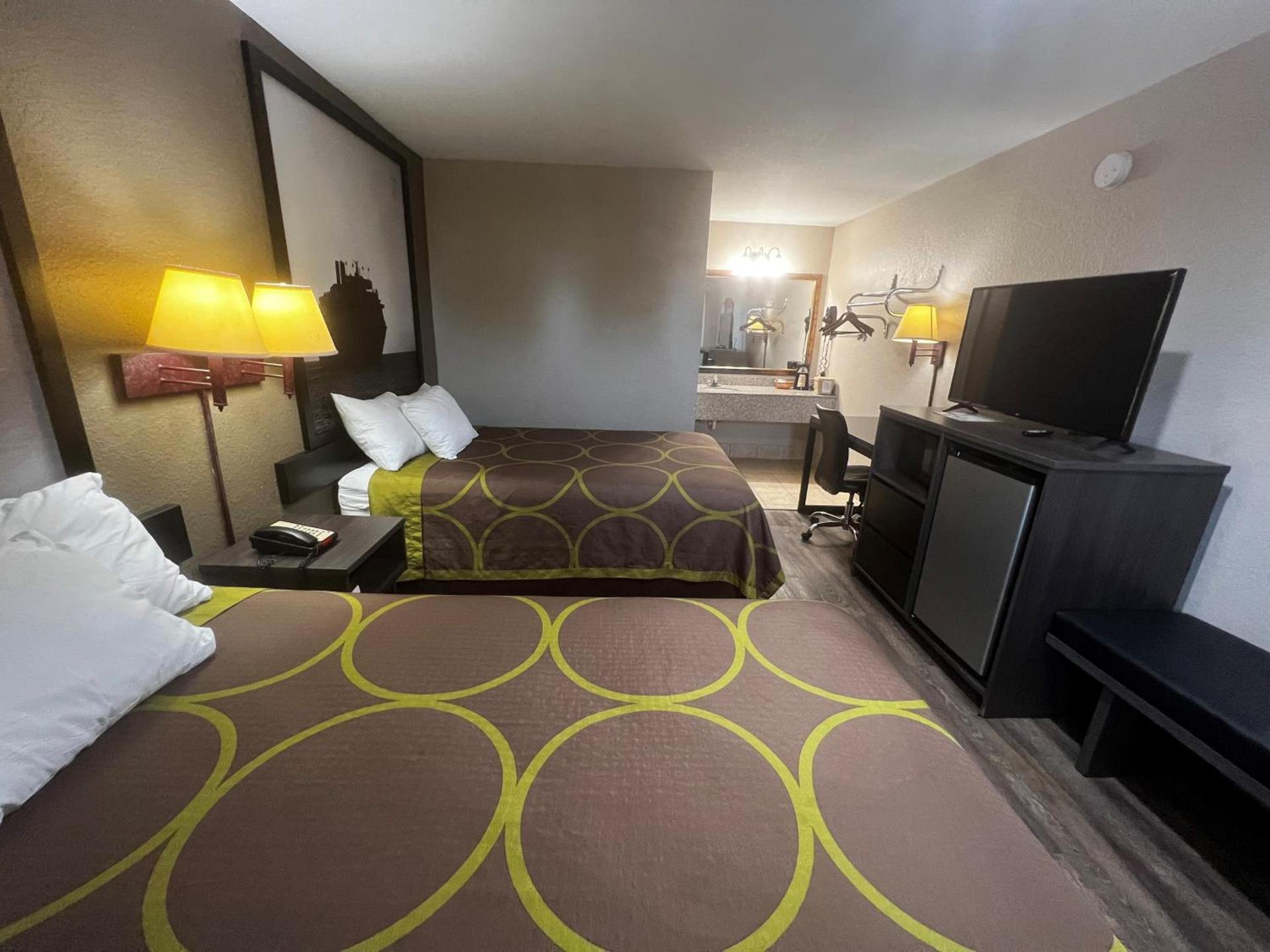 Super 8 by Wyndham La Marque TX/Texas City Area photo 11