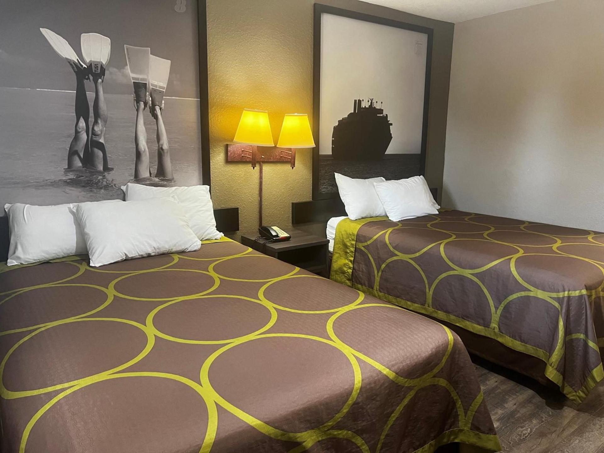 Super 8 by Wyndham La Marque TX/Texas City Area photo 10