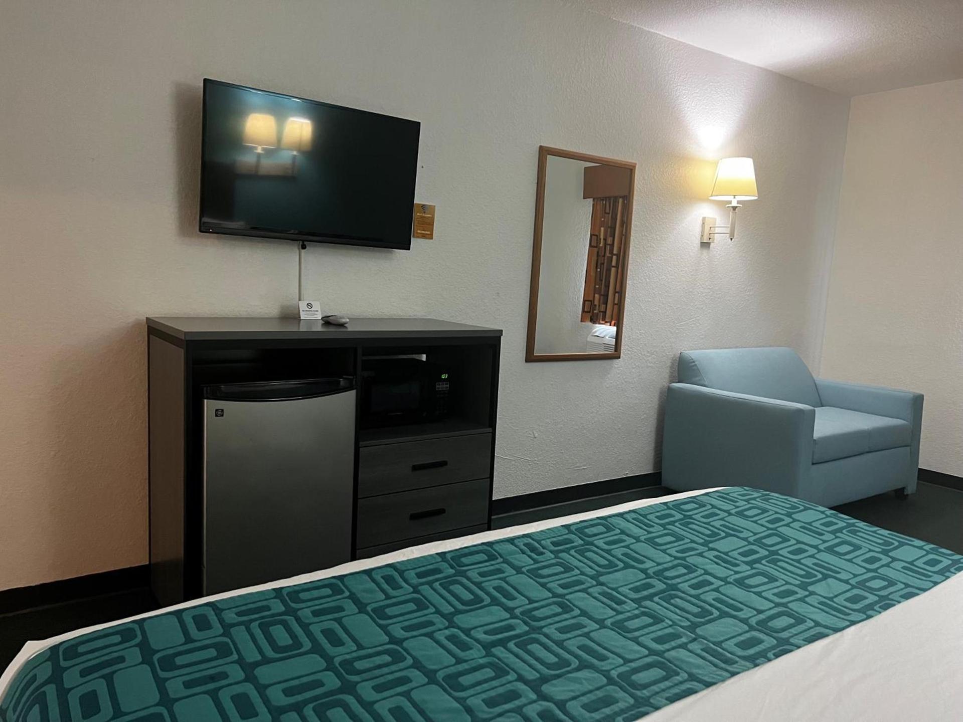Howard Johnson by Wyndham Galveston photo 28