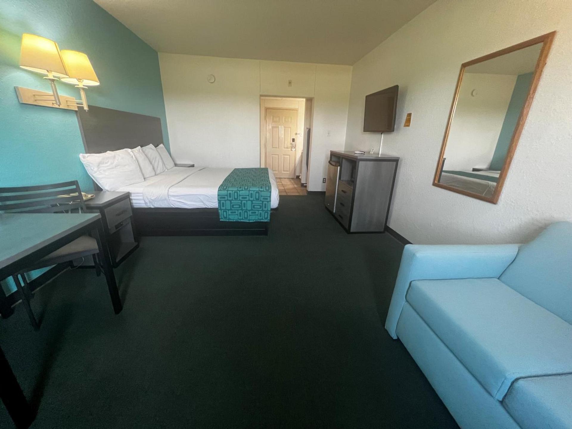 Howard Johnson by Wyndham Galveston photo 29