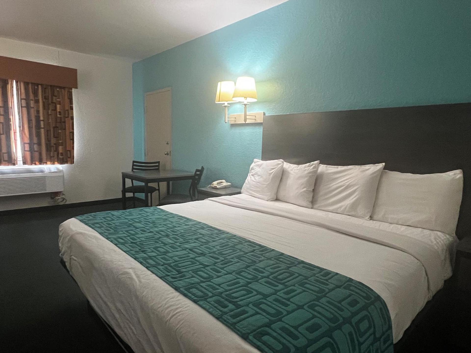 Howard Johnson by Wyndham Galveston photo 27