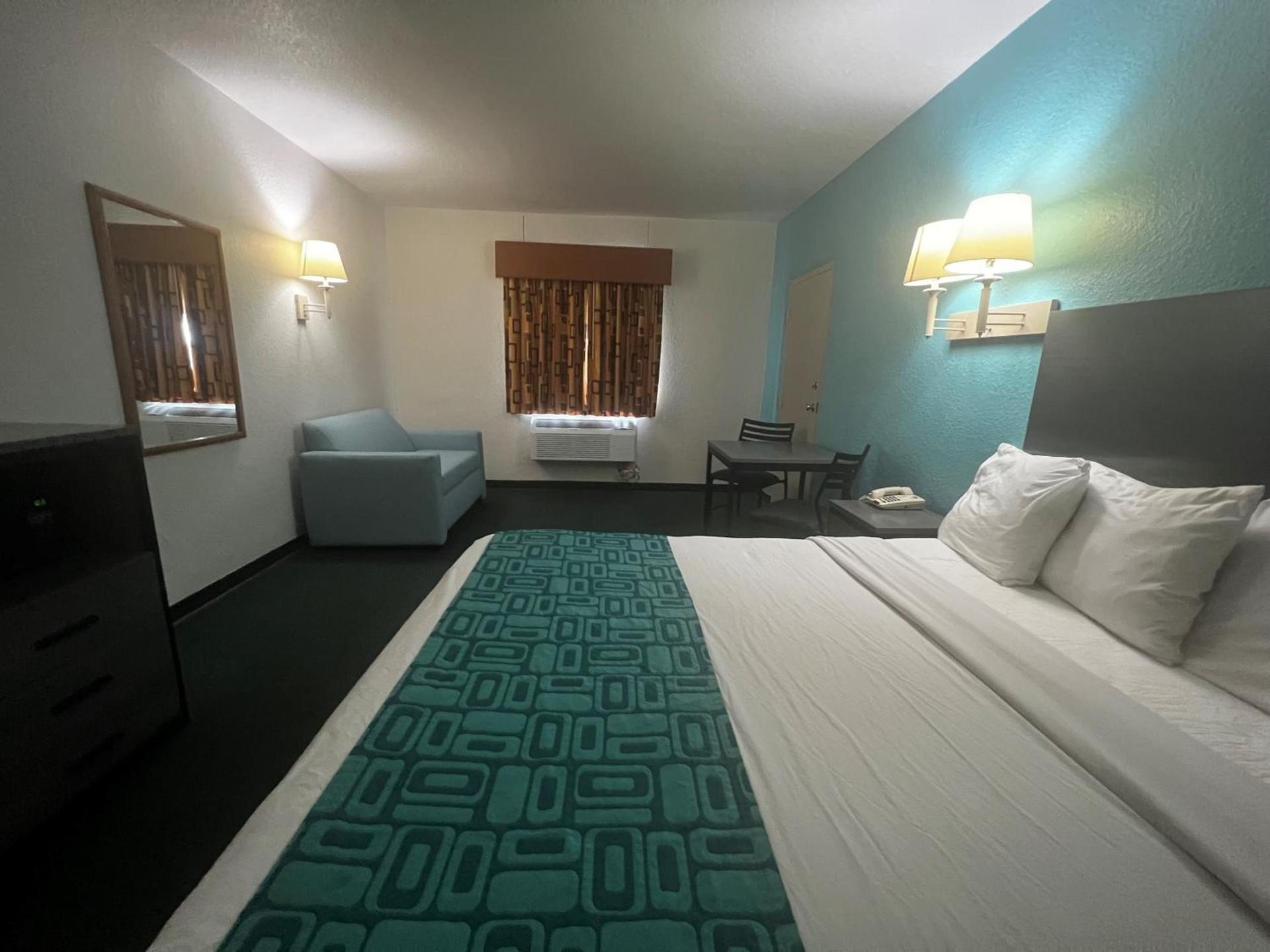 Howard Johnson by Wyndham Galveston photo 25