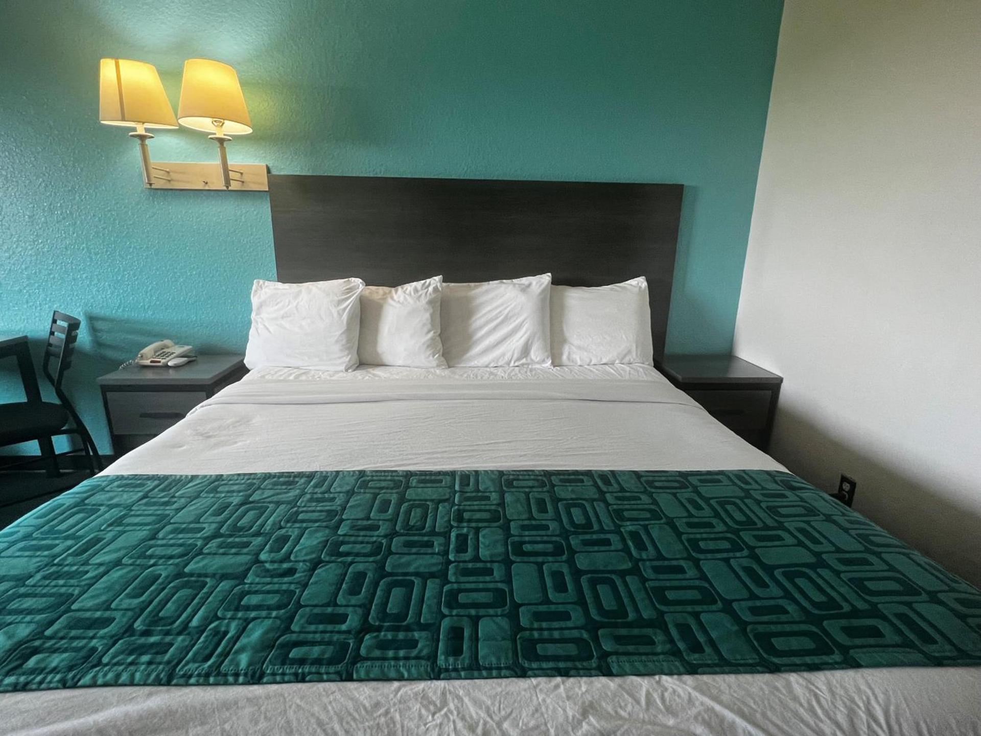 Howard Johnson by Wyndham Galveston photo 26