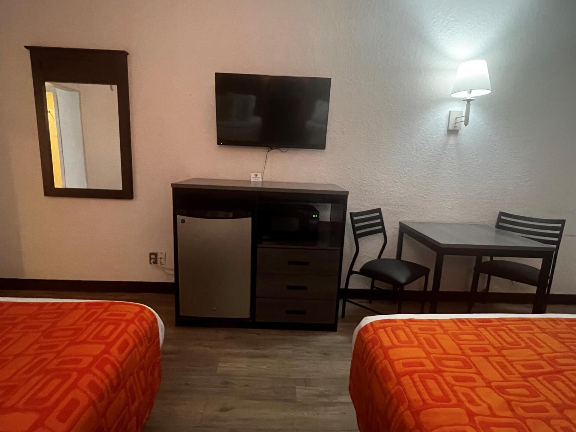 Howard Johnson by Wyndham Galveston photo 34