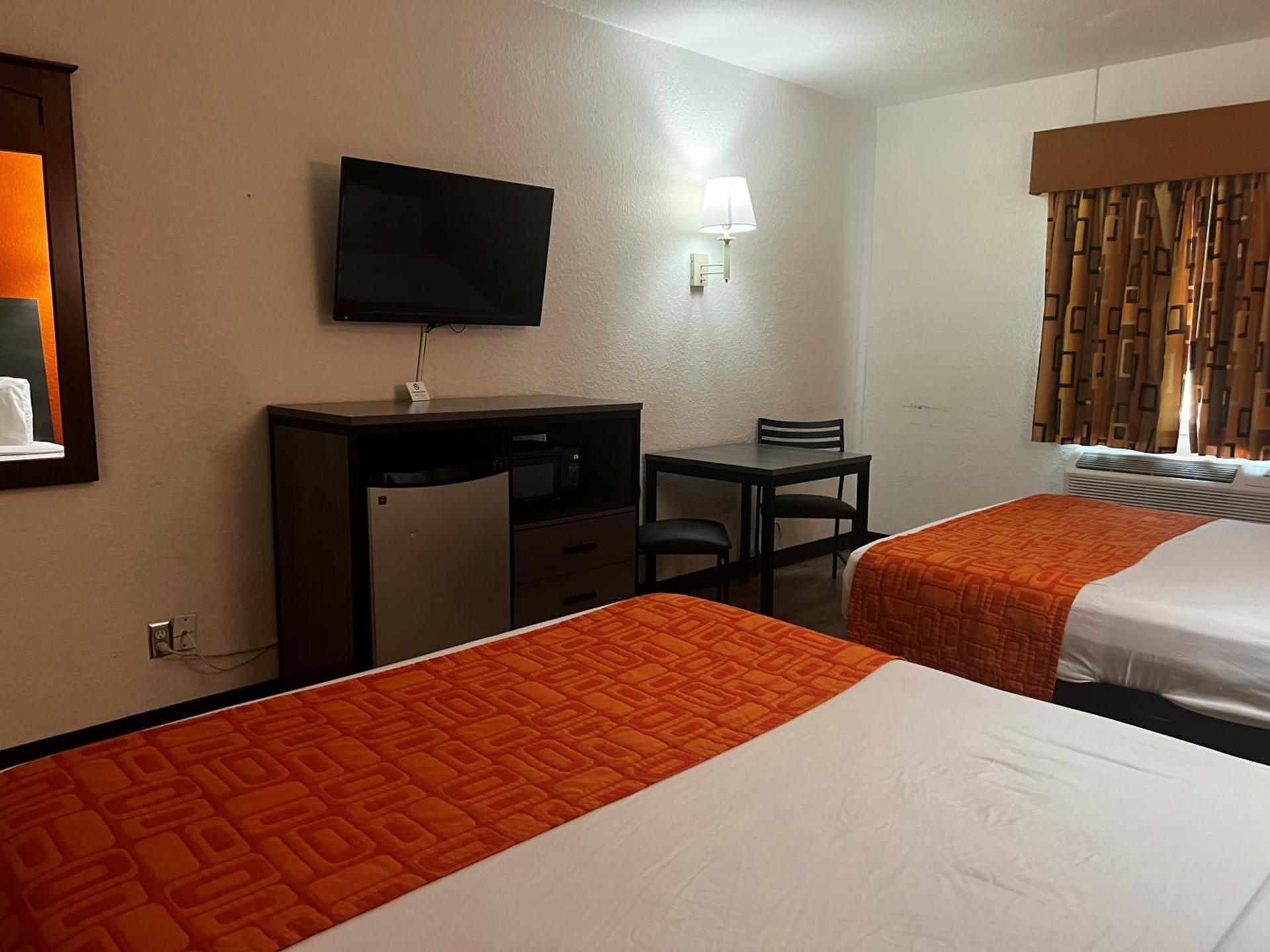 Howard Johnson by Wyndham Galveston photo 33