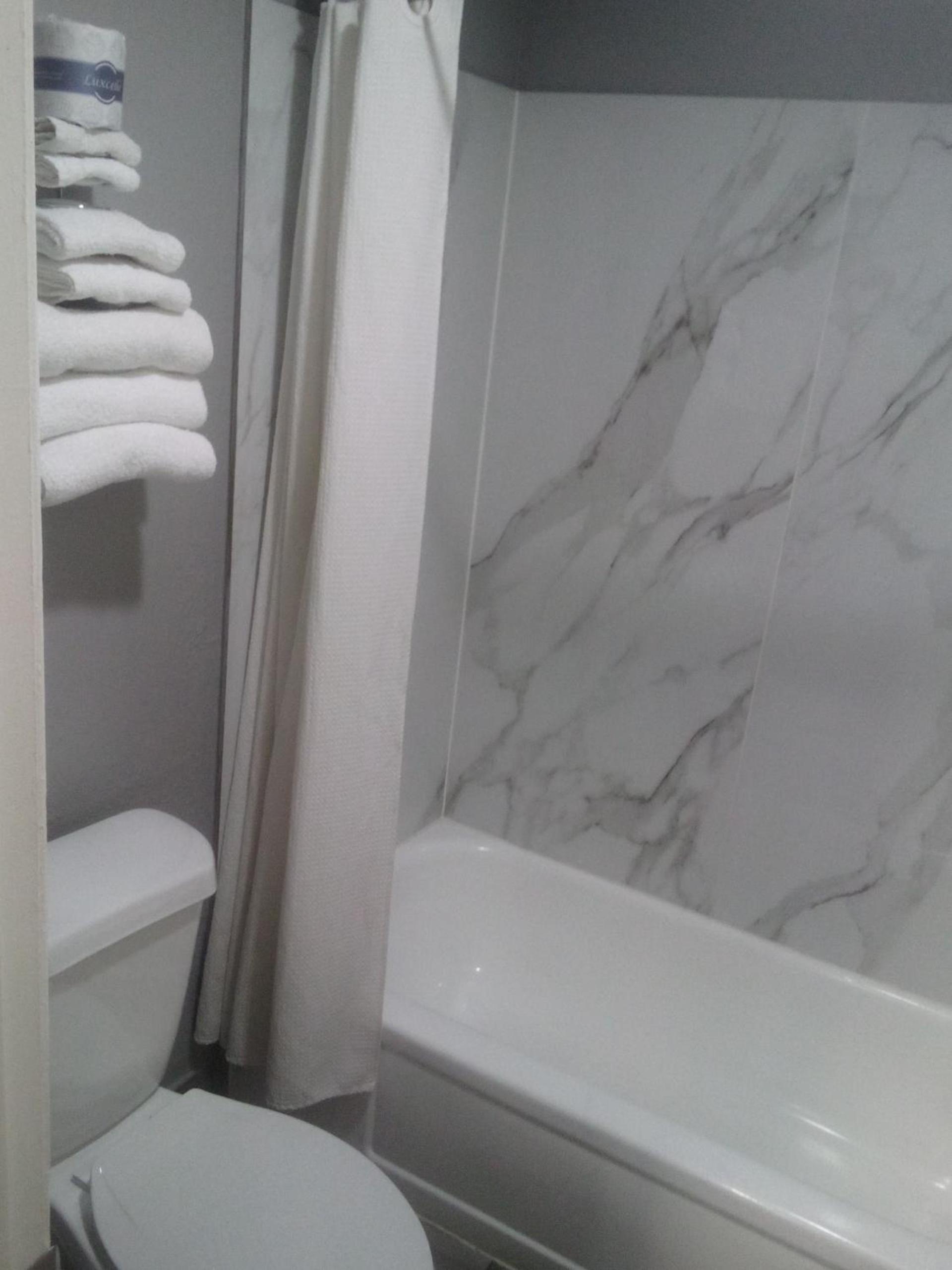 Coachman's Inn & Suites photo 11