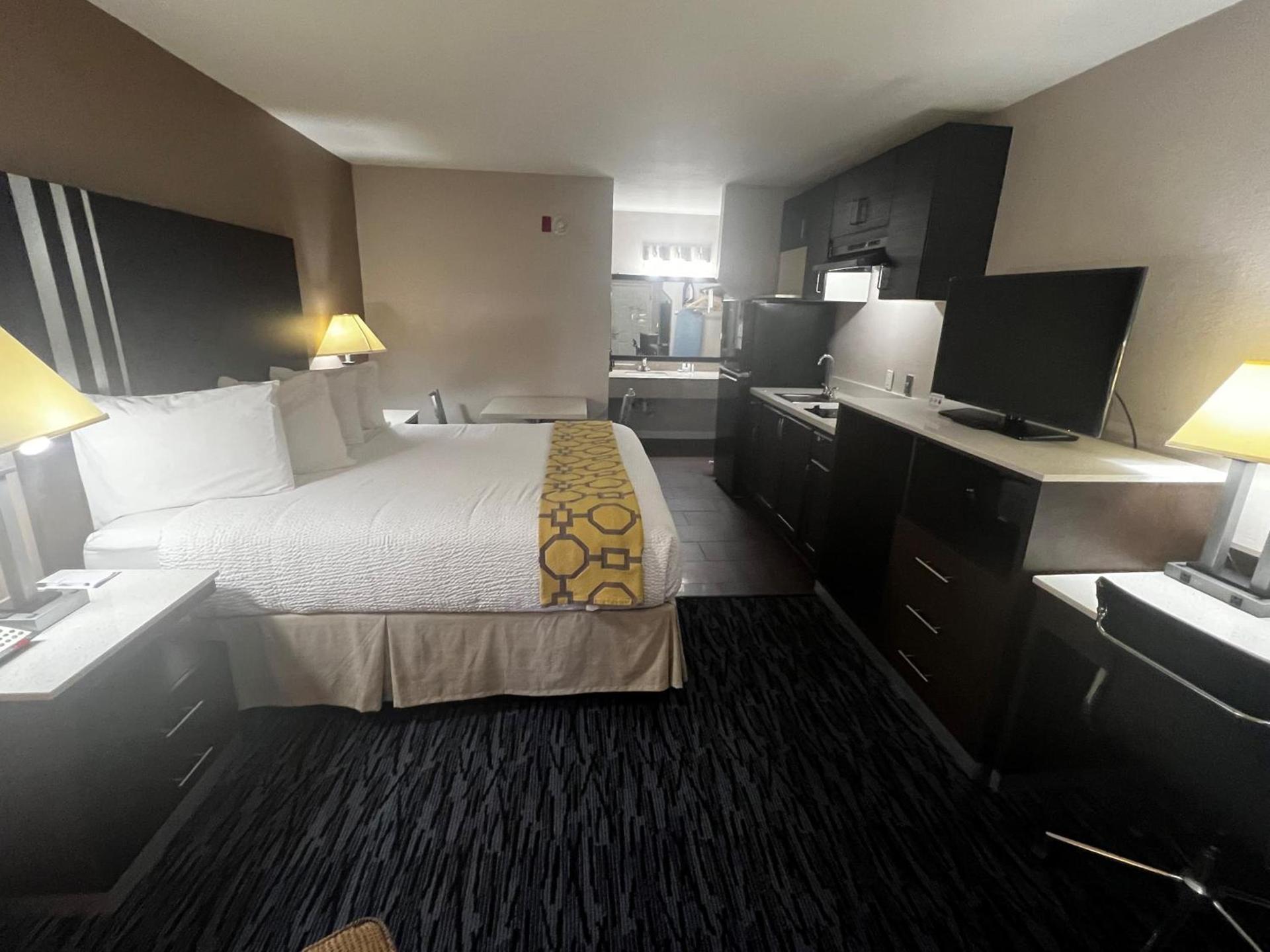 Baymont by Wyndham Port Arthur - Groves Area photo 15