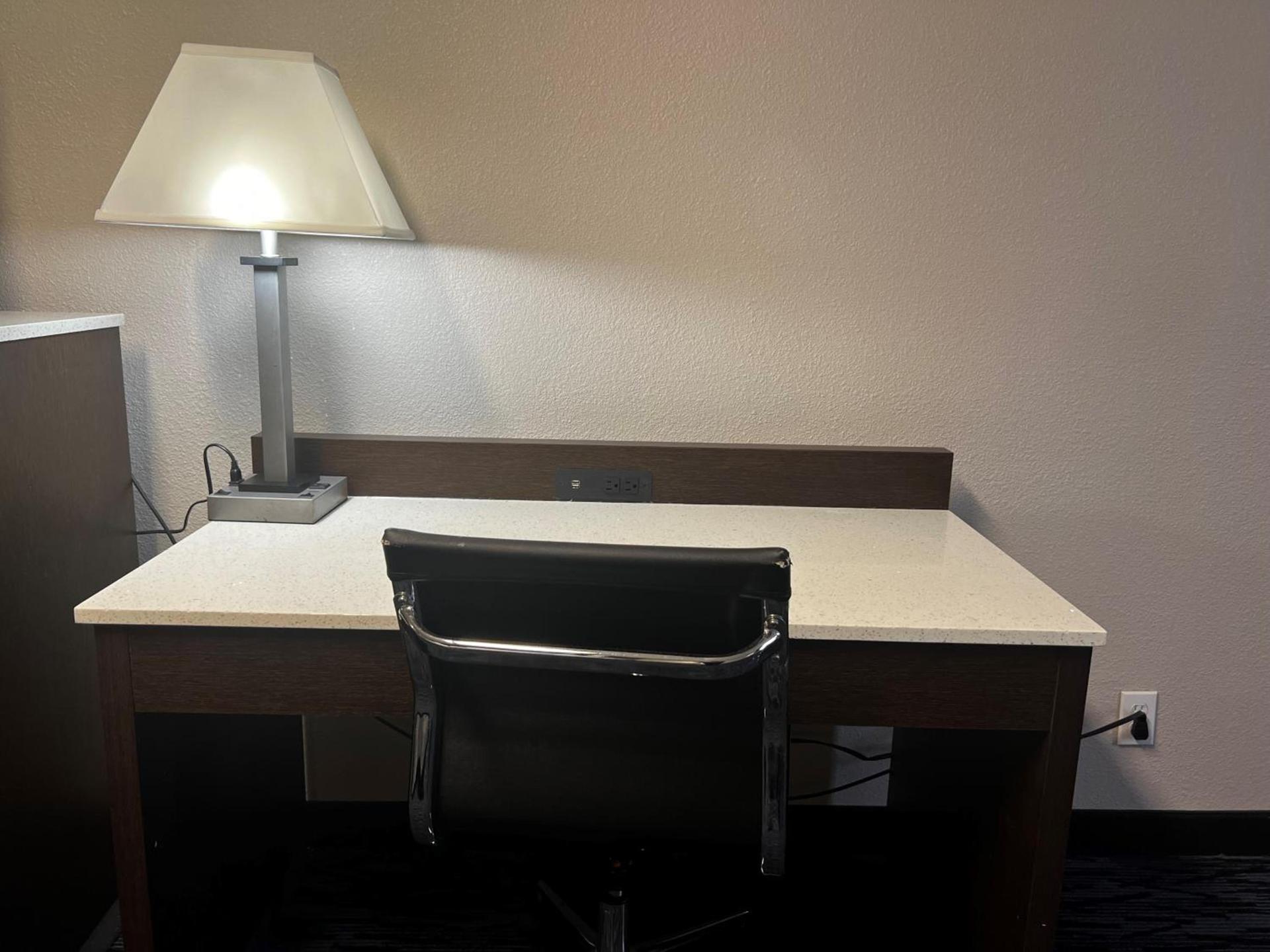 Baymont by Wyndham Port Arthur - Groves Area photo 18
