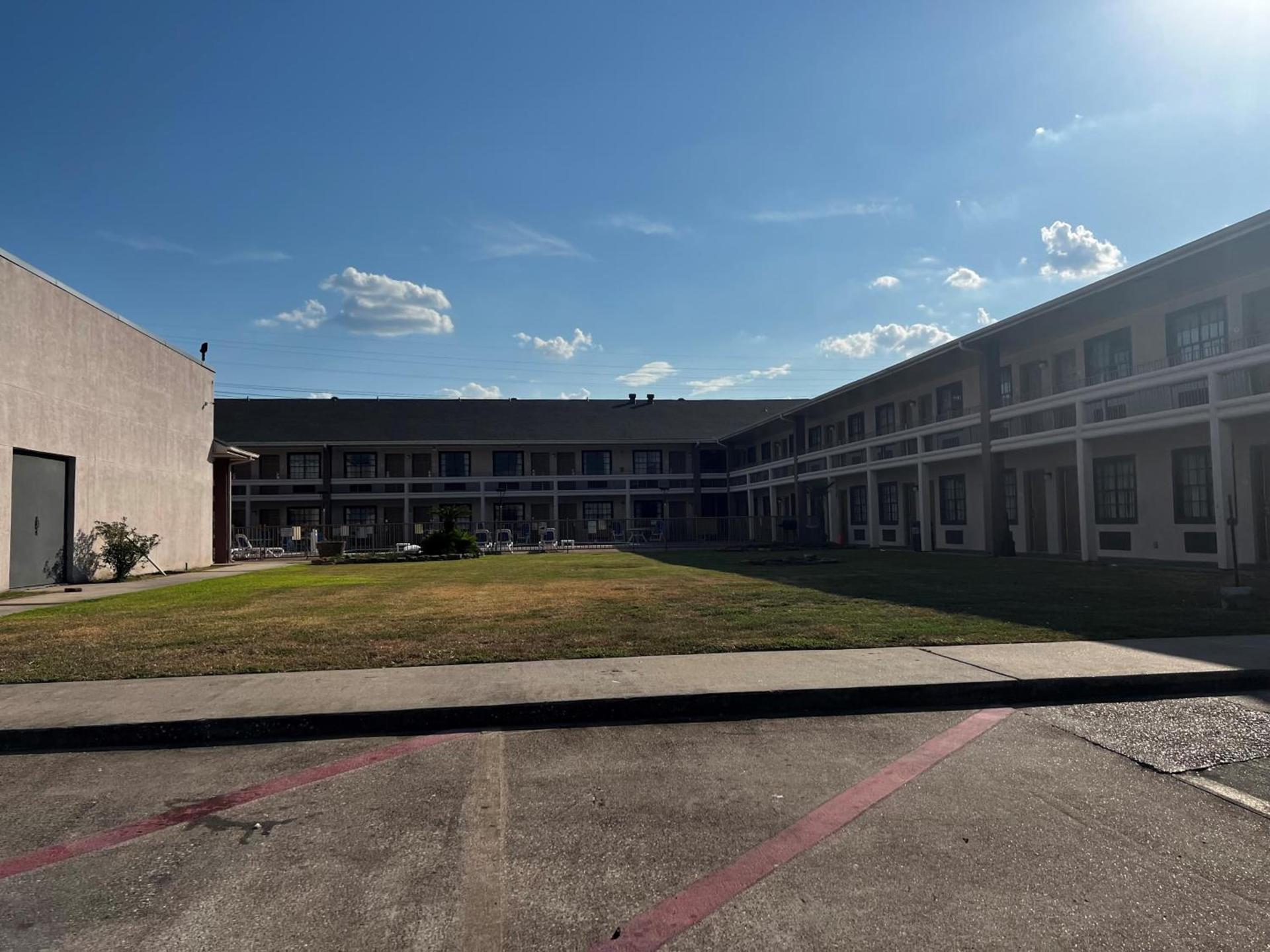 Baymont by Wyndham Port Arthur - Groves Area photo 26