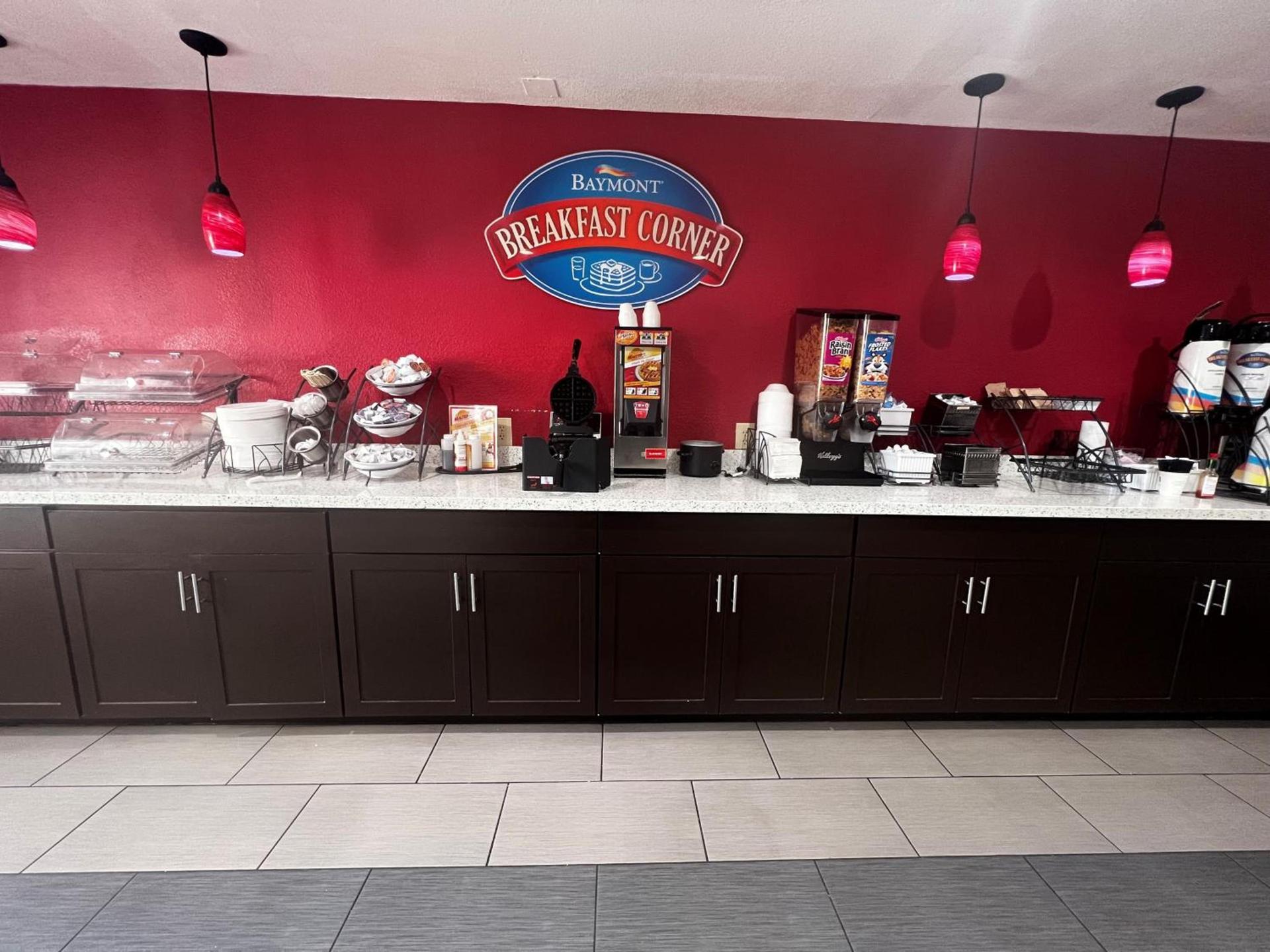 Baymont by Wyndham Port Arthur - Groves Area photo 23