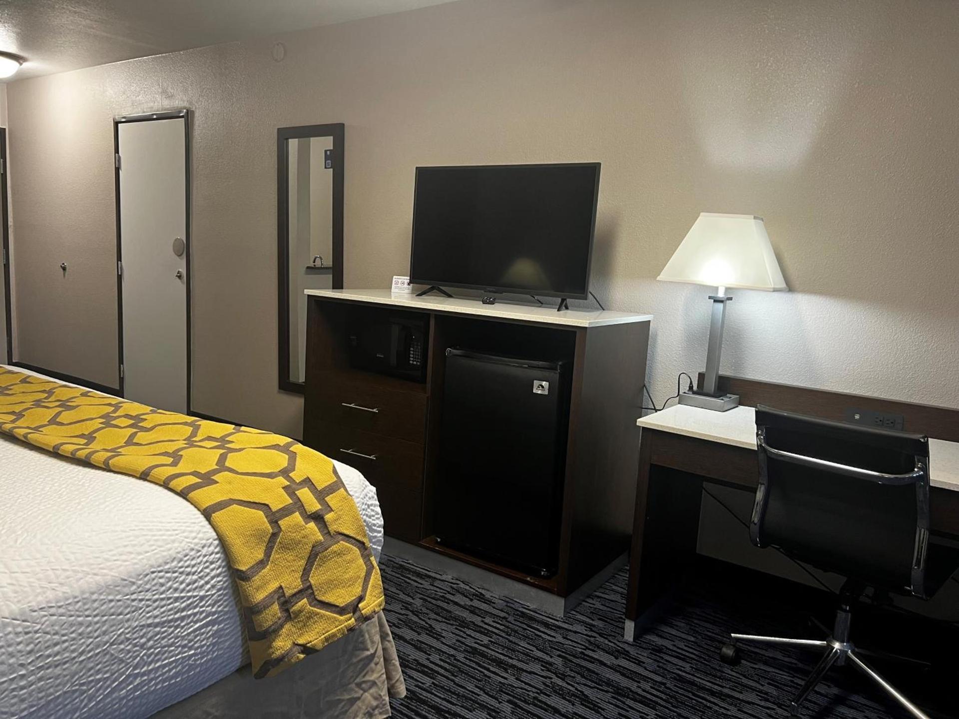 Baymont by Wyndham Port Arthur - Groves Area photo 27