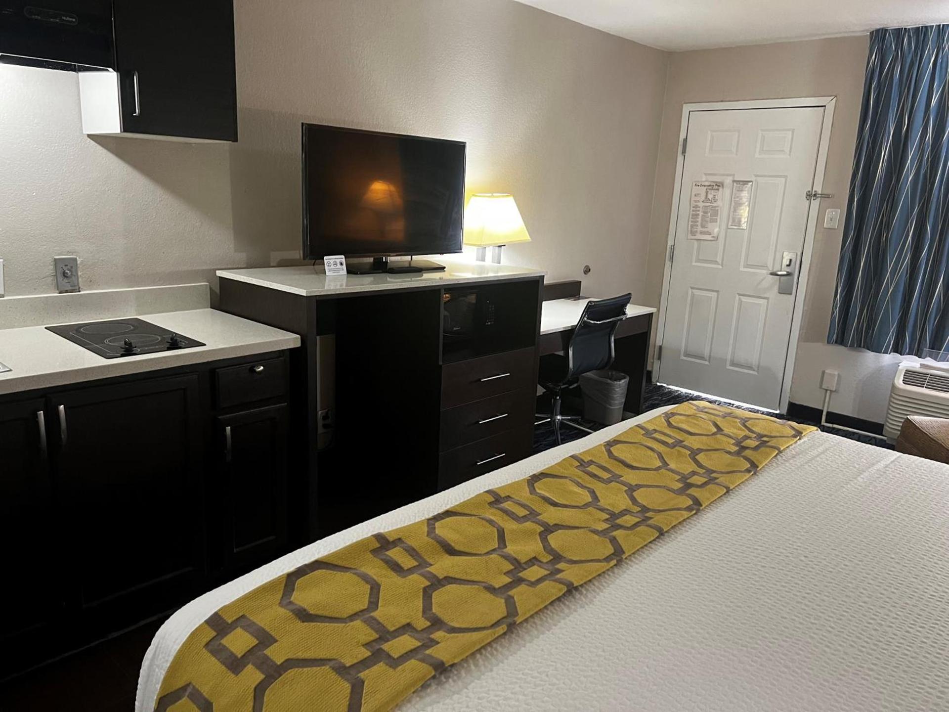Baymont by Wyndham Port Arthur - Groves Area photo 42