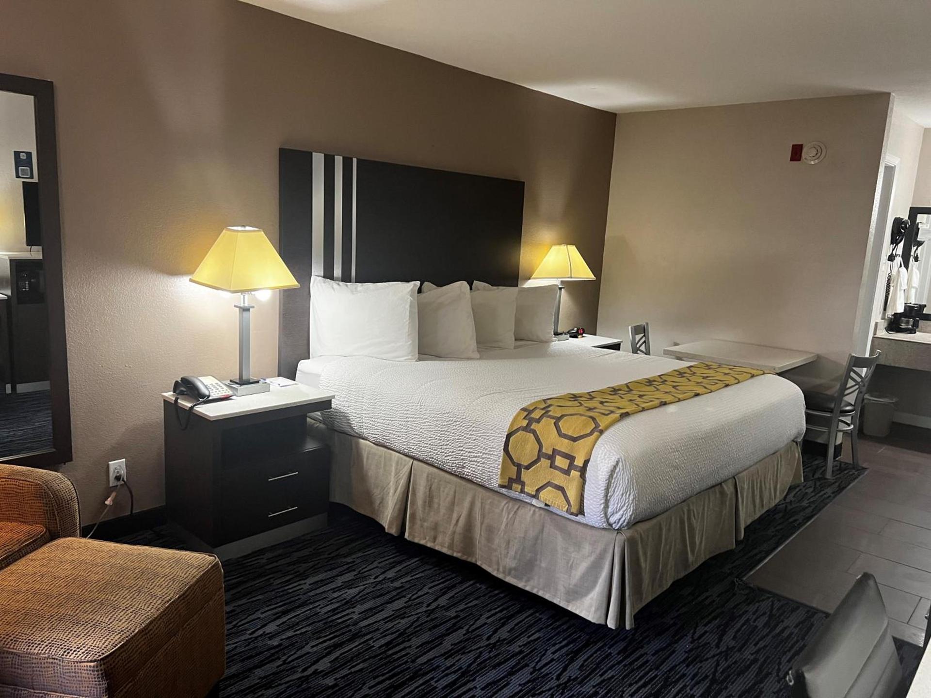 Baymont by Wyndham Port Arthur - Groves Area photo 48