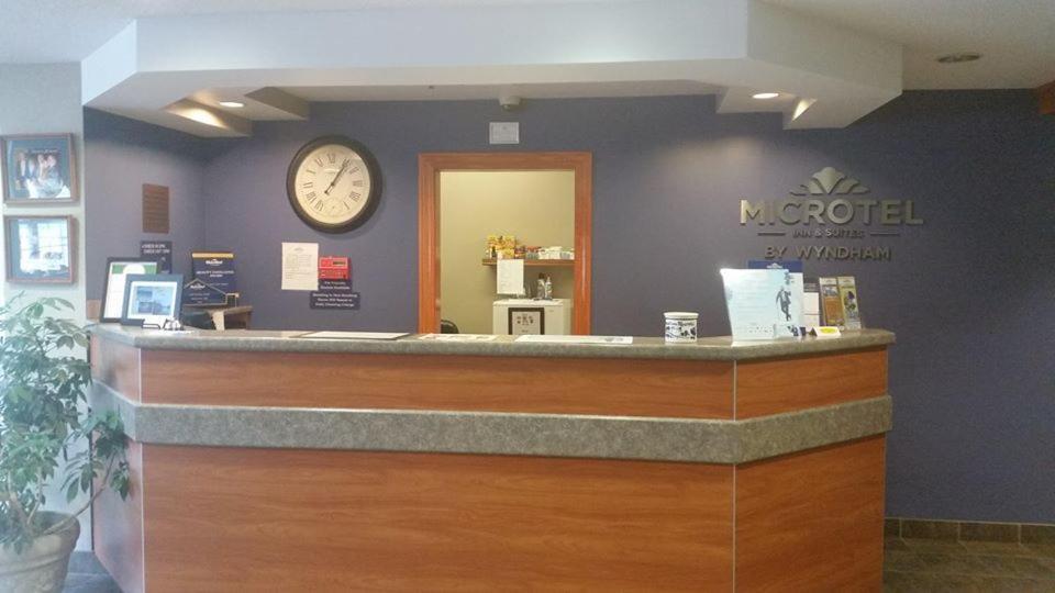 Microtel Inn & Suites by Wyndham Hazelton/Bruceton Mills photo 9