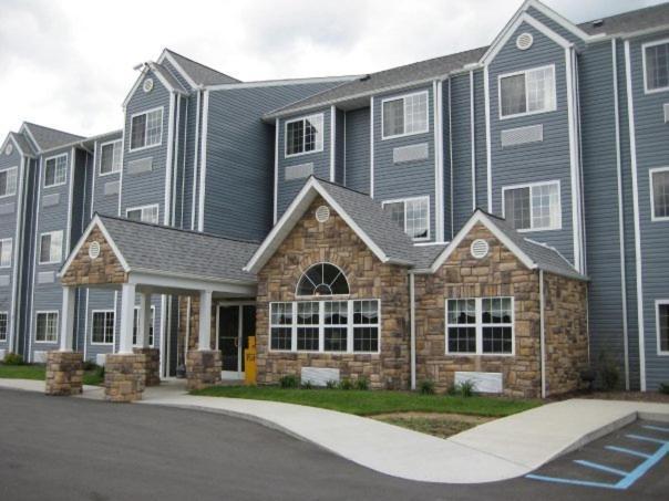 Microtel Inn & Suites by Wyndham Hazelton/Bruceton Mills photo 2