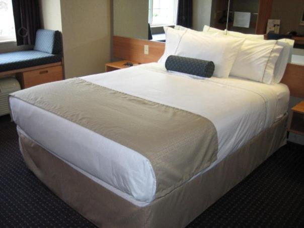 Microtel Inn & Suites by Wyndham Hazelton/Bruceton Mills photo 12